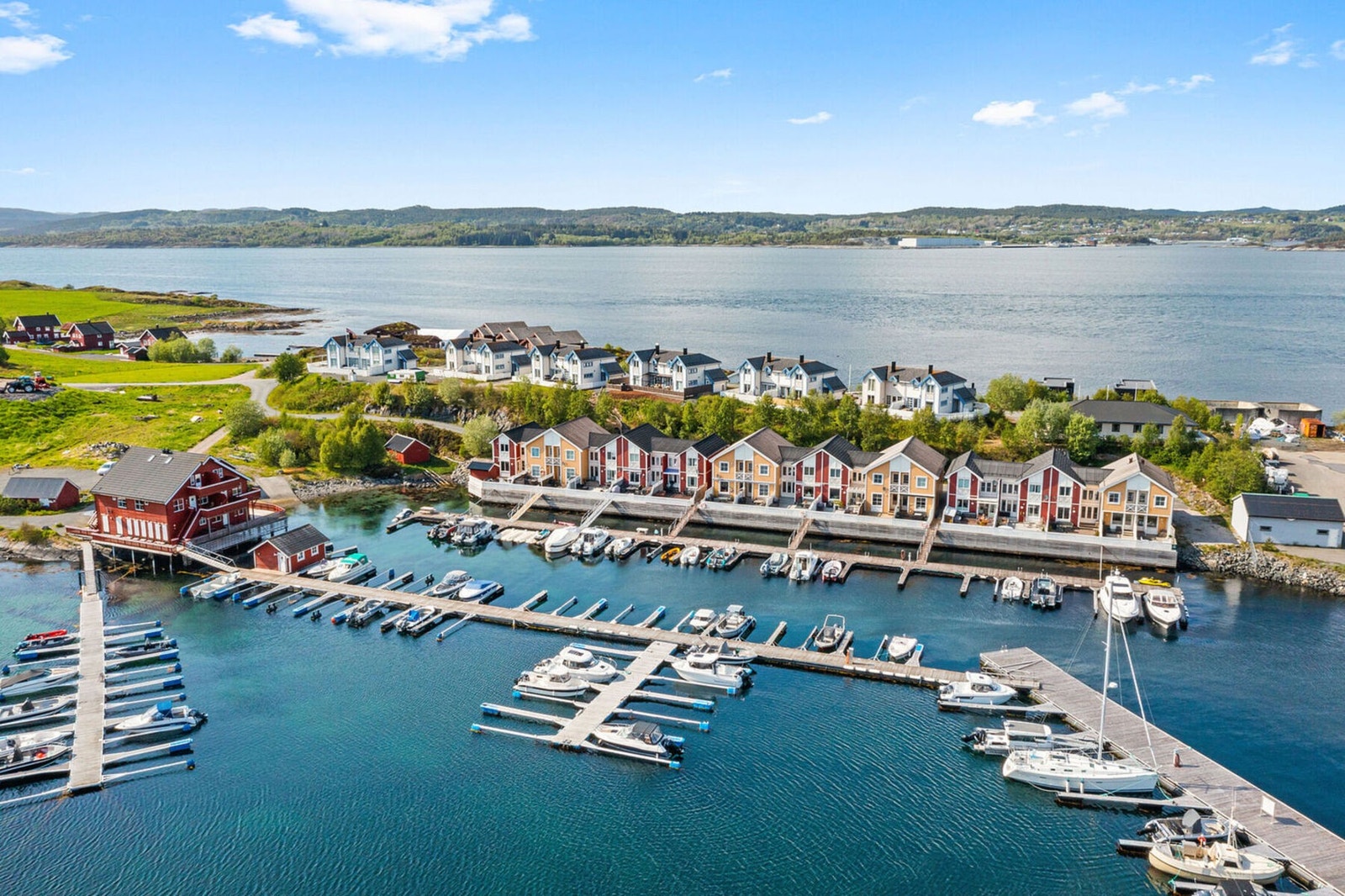 Alle andelseierne disponerer 1 båtplass i nærliggende marina Galleribilde