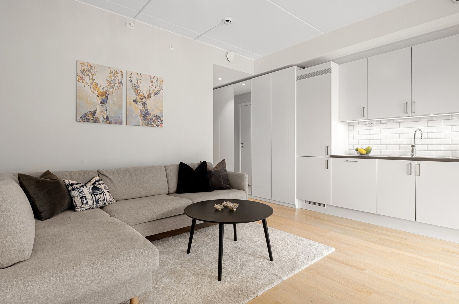 Fjernvarme samt. kabel-TV/internett er inkludert i de månedlige felleskostnadene. Galleribilde