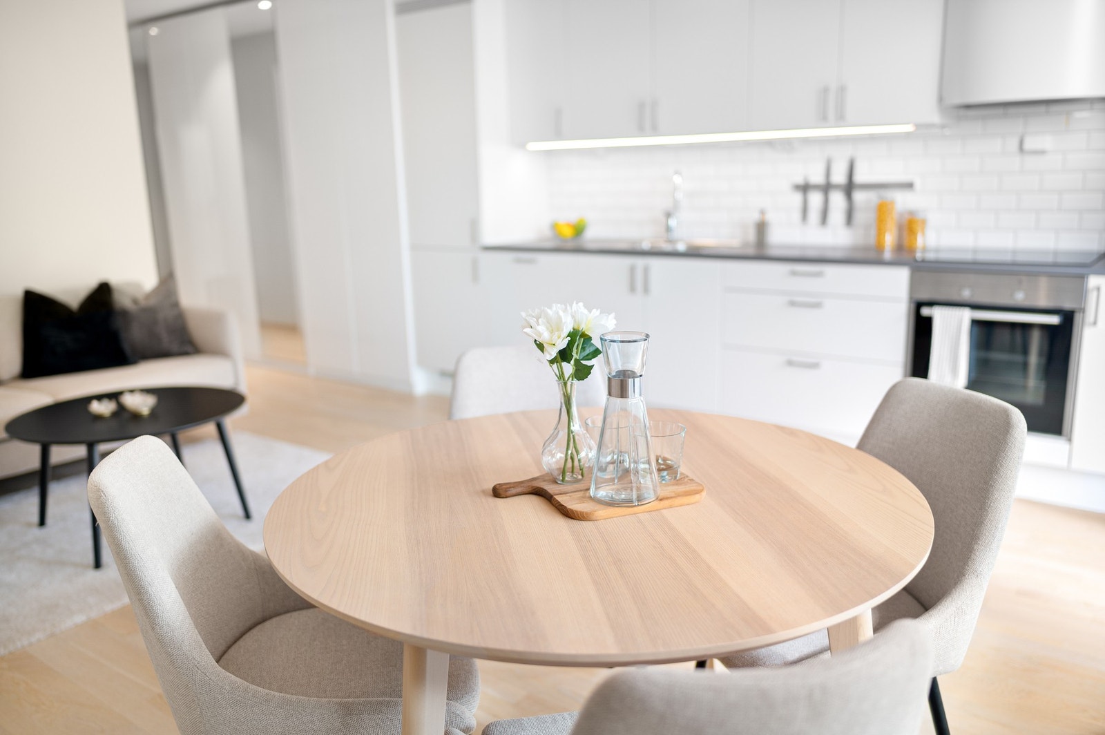 Spiseseksjonen finner sin naturlige plassering ved stue og kjøkken. Galleribilde