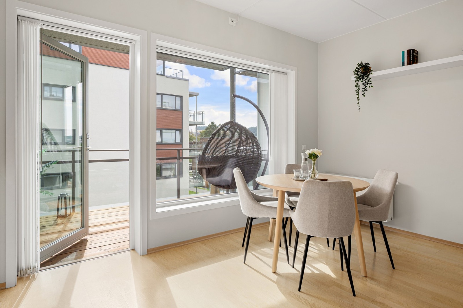 Boligen holder en særdeles god standard som gjenspeiles i tilstandsrapporten fra takstmann med TG0/TG1 på alle punkter. Galleribilde