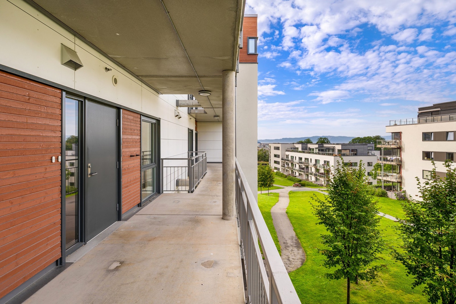 Hyggelig svalgang inn til leiligheten. Galleribilde