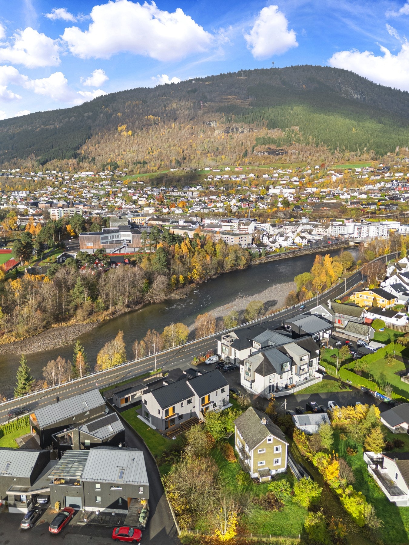 Kort vei inn til Voss sentrum. Galleribilde