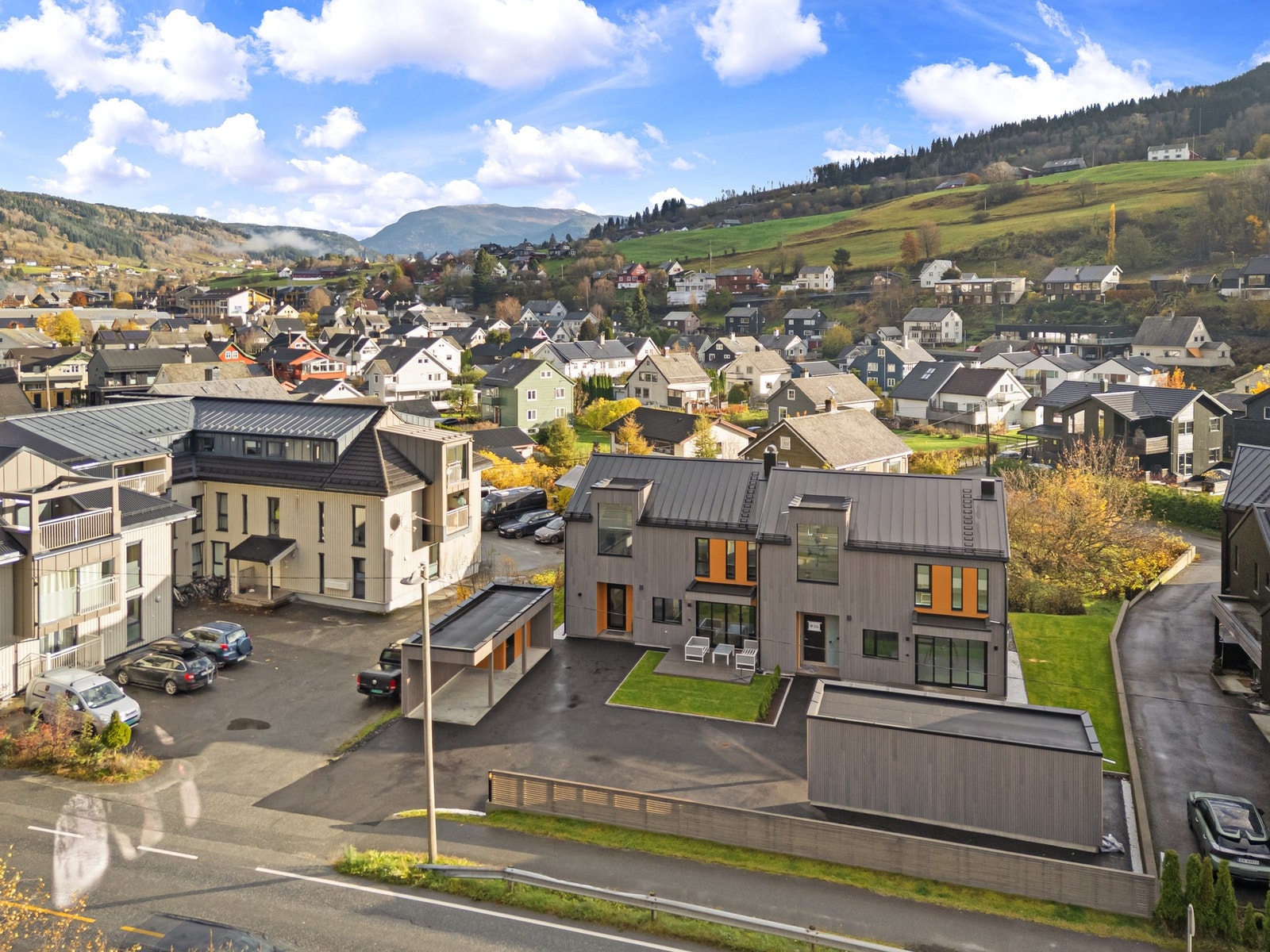 Boligen har en fin beliggenhet i et veletablert boligområde. Galleribilde