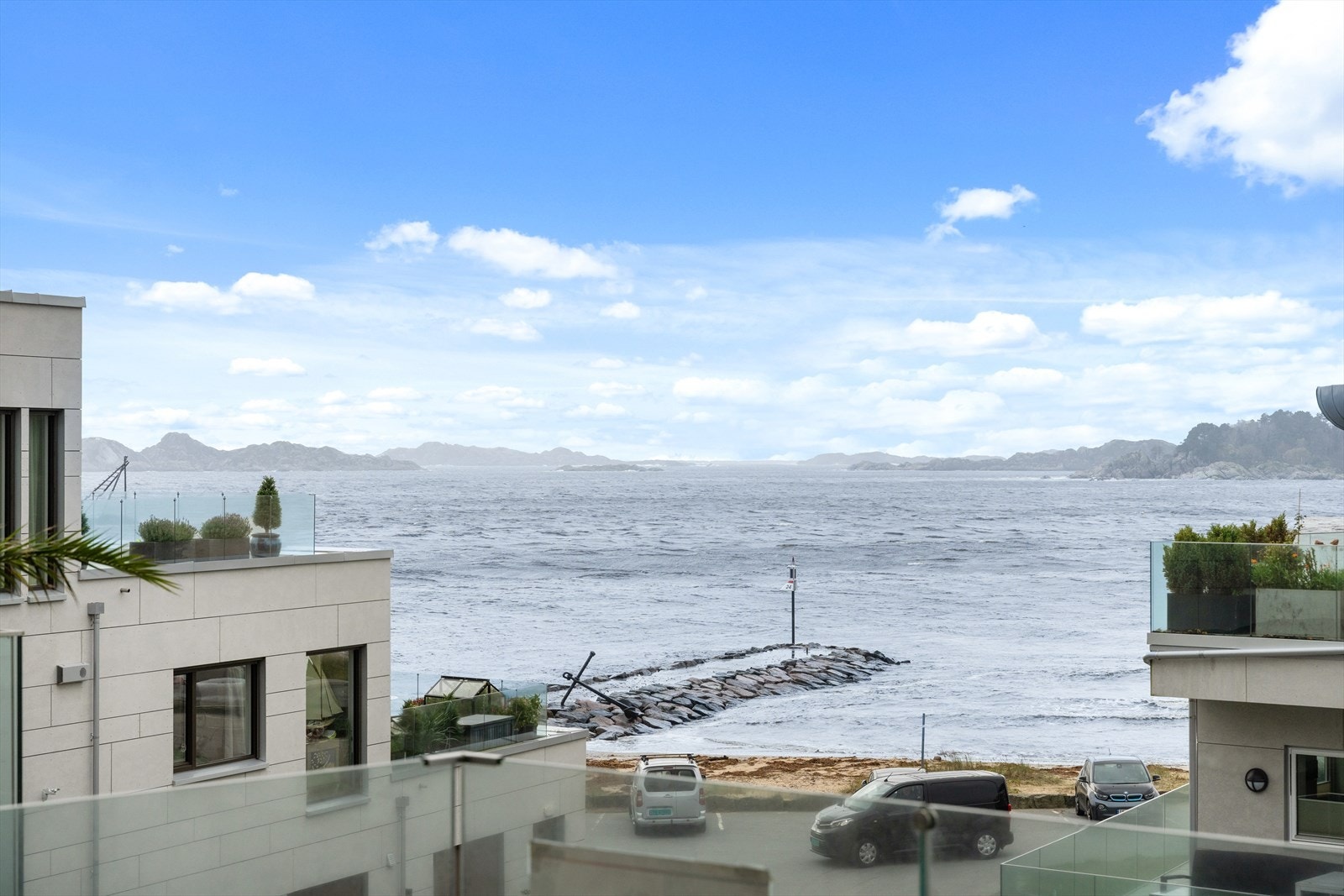 Fin utsikt fra balkongen mot vest. Galleribilde