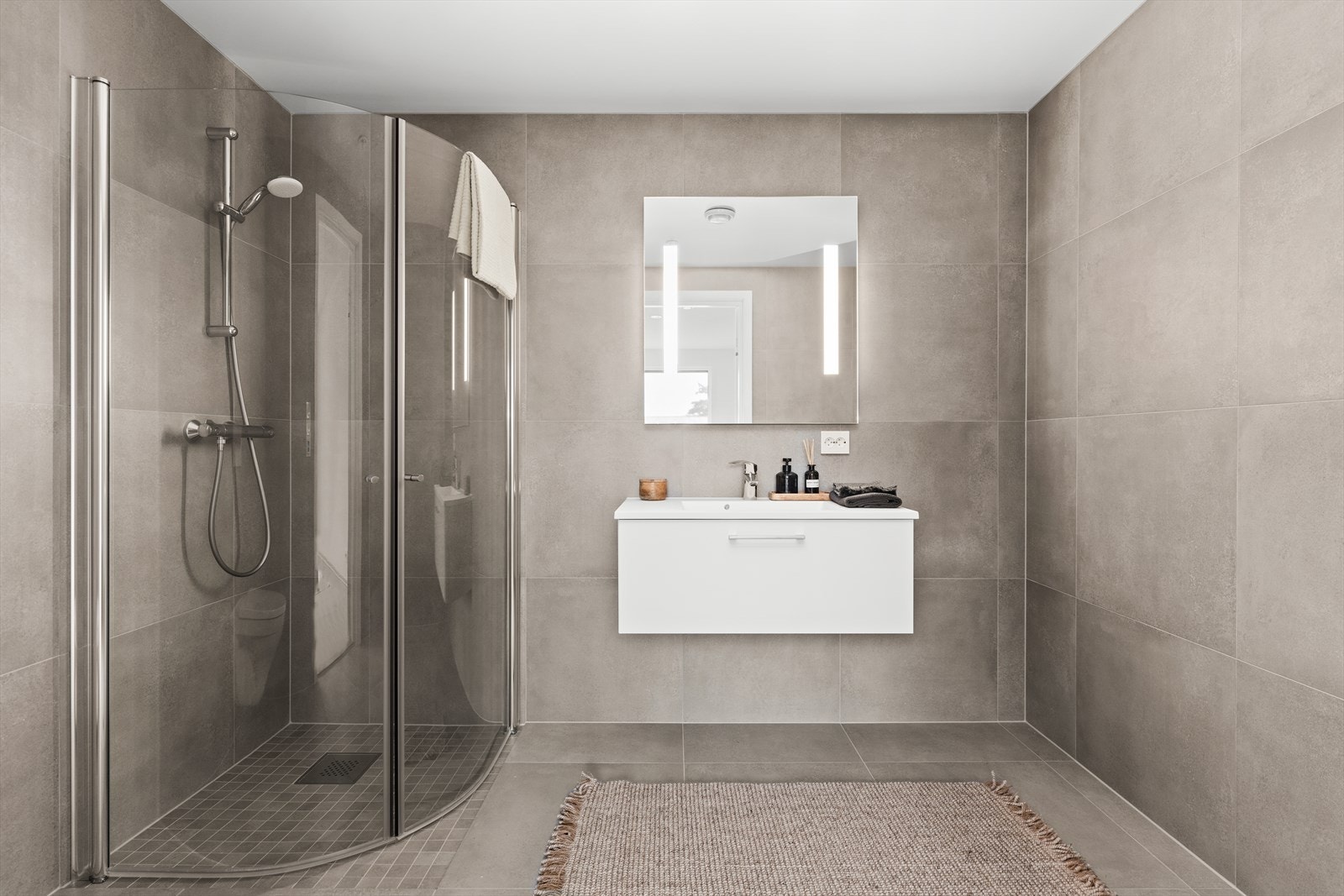 Bad nr 2 er inne på hovedsoverommet. Galleribilde