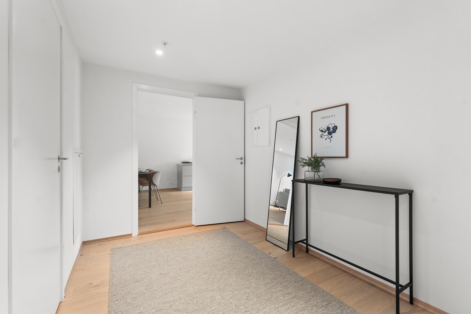 Fra inngangspartiet er det direkte tilgang til sov 1 og badet. Galleribilde