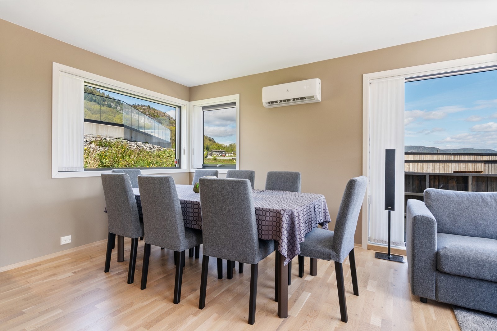 Det er montert varmepumpe fra 2022 som gir energieffektiv oppvarming og kjøling Galleribilde