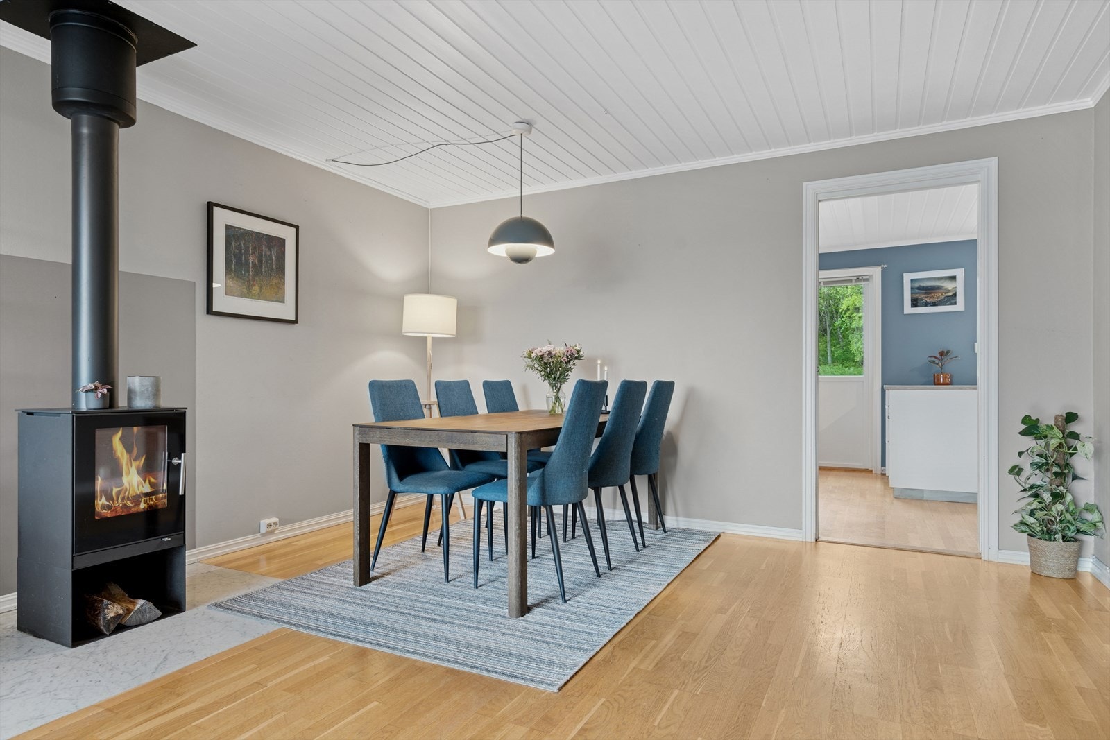 Det er montert peisovn i stuen. Galleribilde