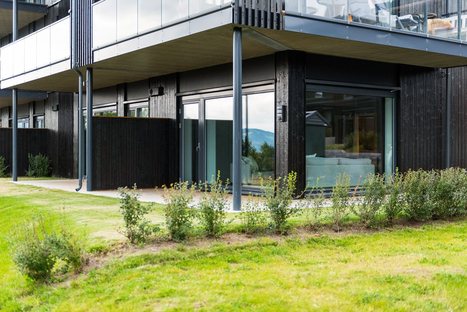 På terrasssen kan man nye gode solforhold fra morgen til kveld. Galleribilde