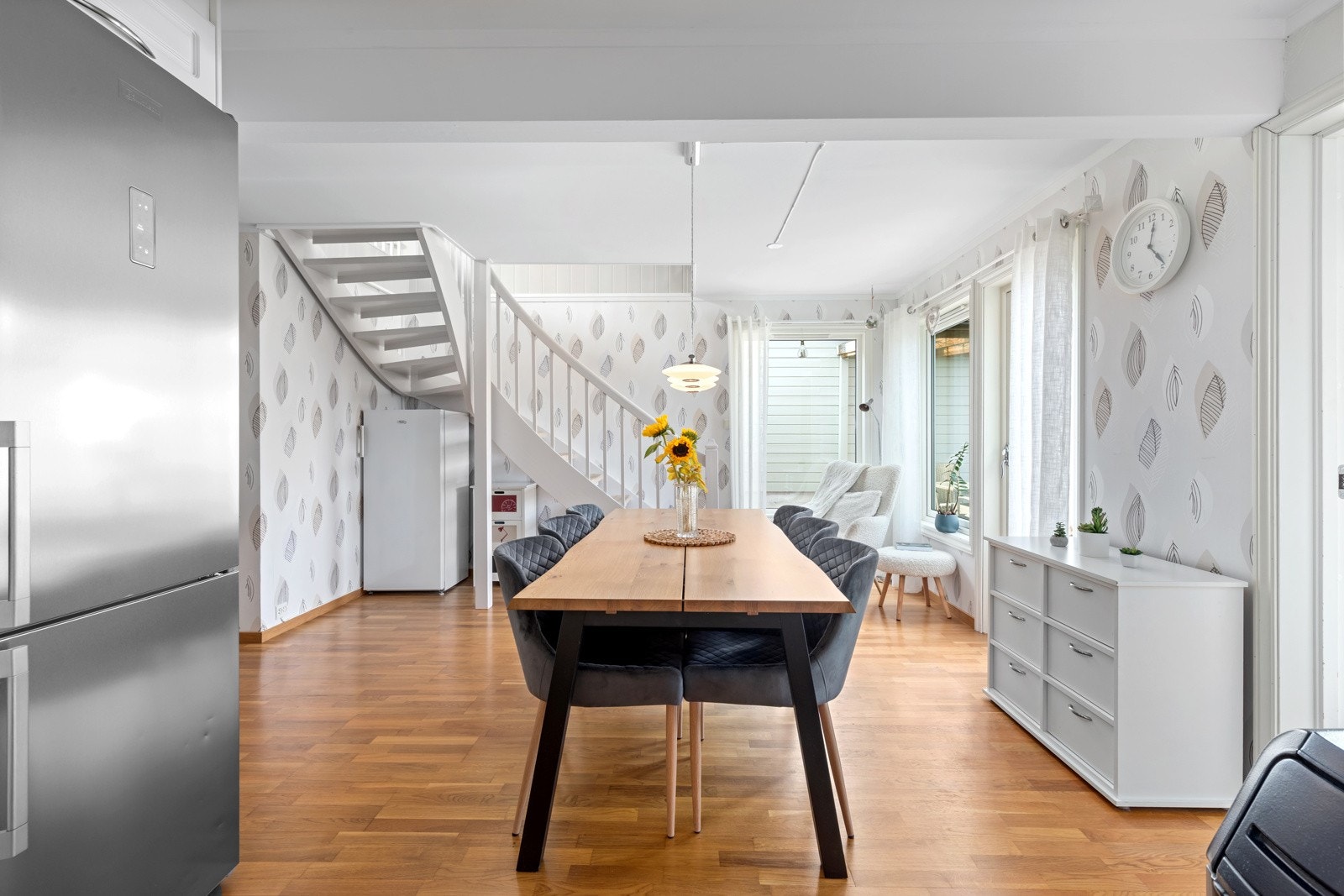 Fra spisestue/kjøkken har vi adkomst ut til plattingen. Galleribilde