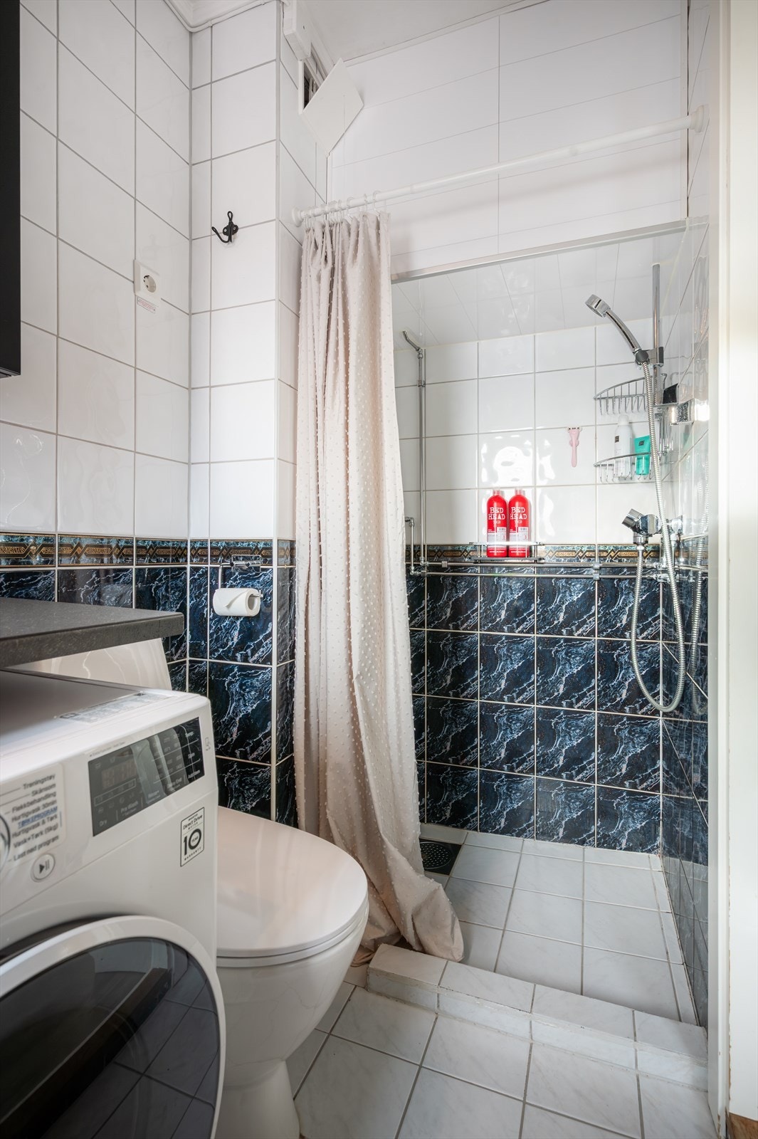 Badet er på 3 kvm. Galleribilde