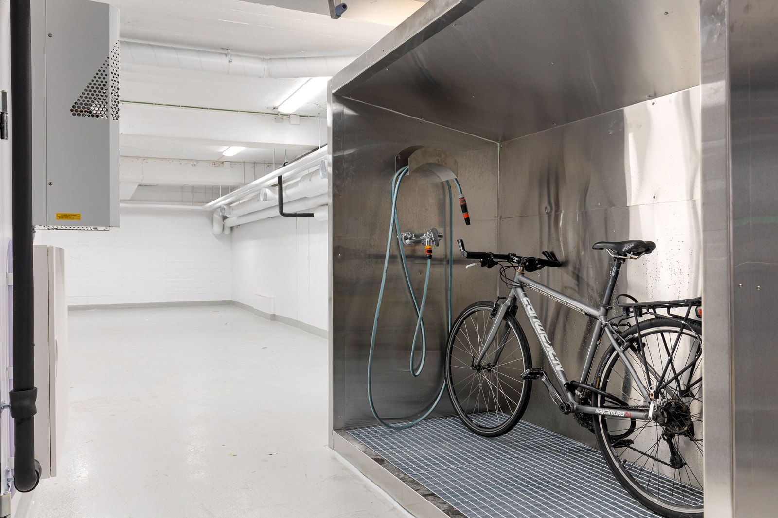 Sykkelparkering m/ sykkelvask. Galleribilde