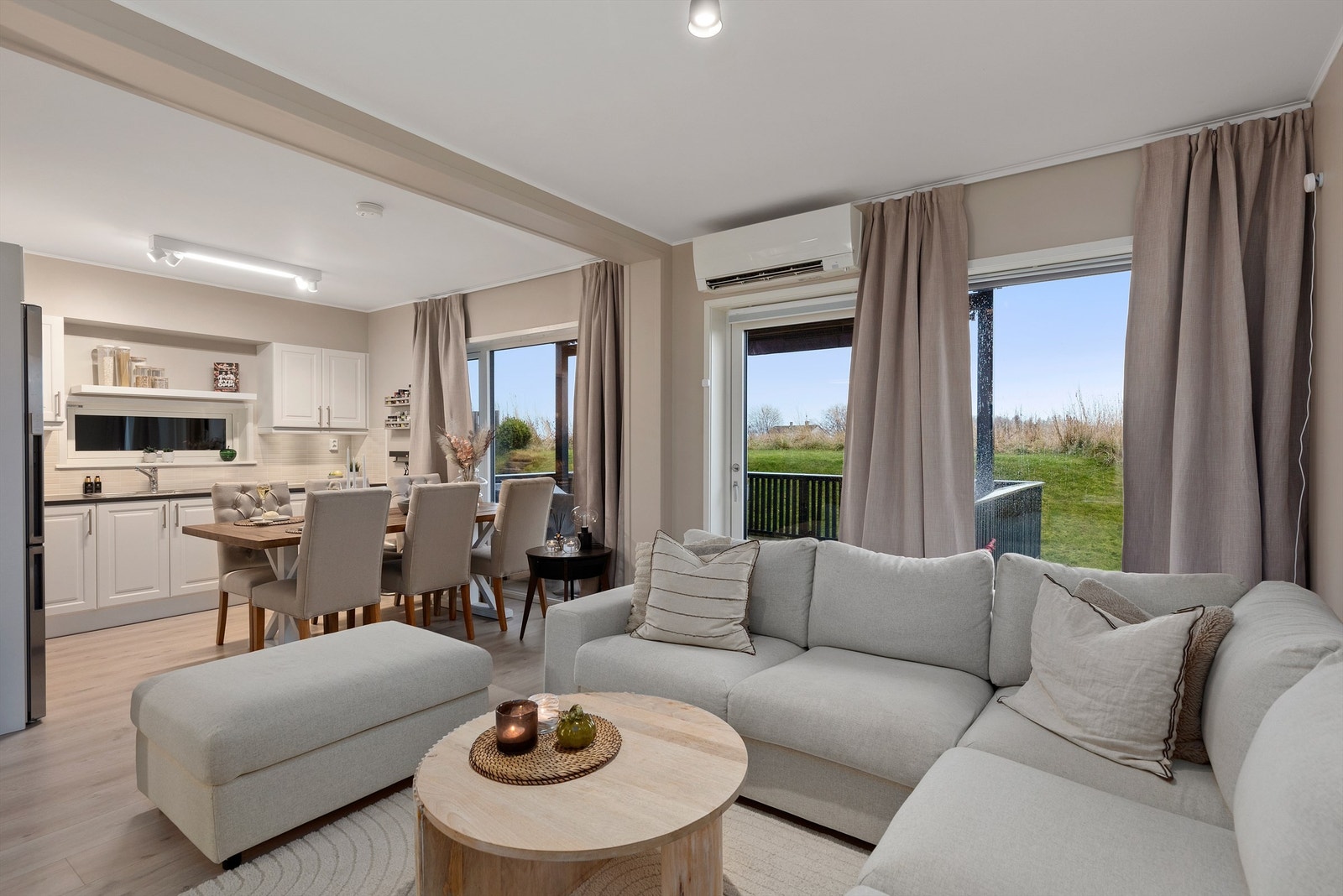 Her bor man med kort vei til flere servicetilbud, gode kollektivmuligheter og fantastiske turforhold. Galleribilde