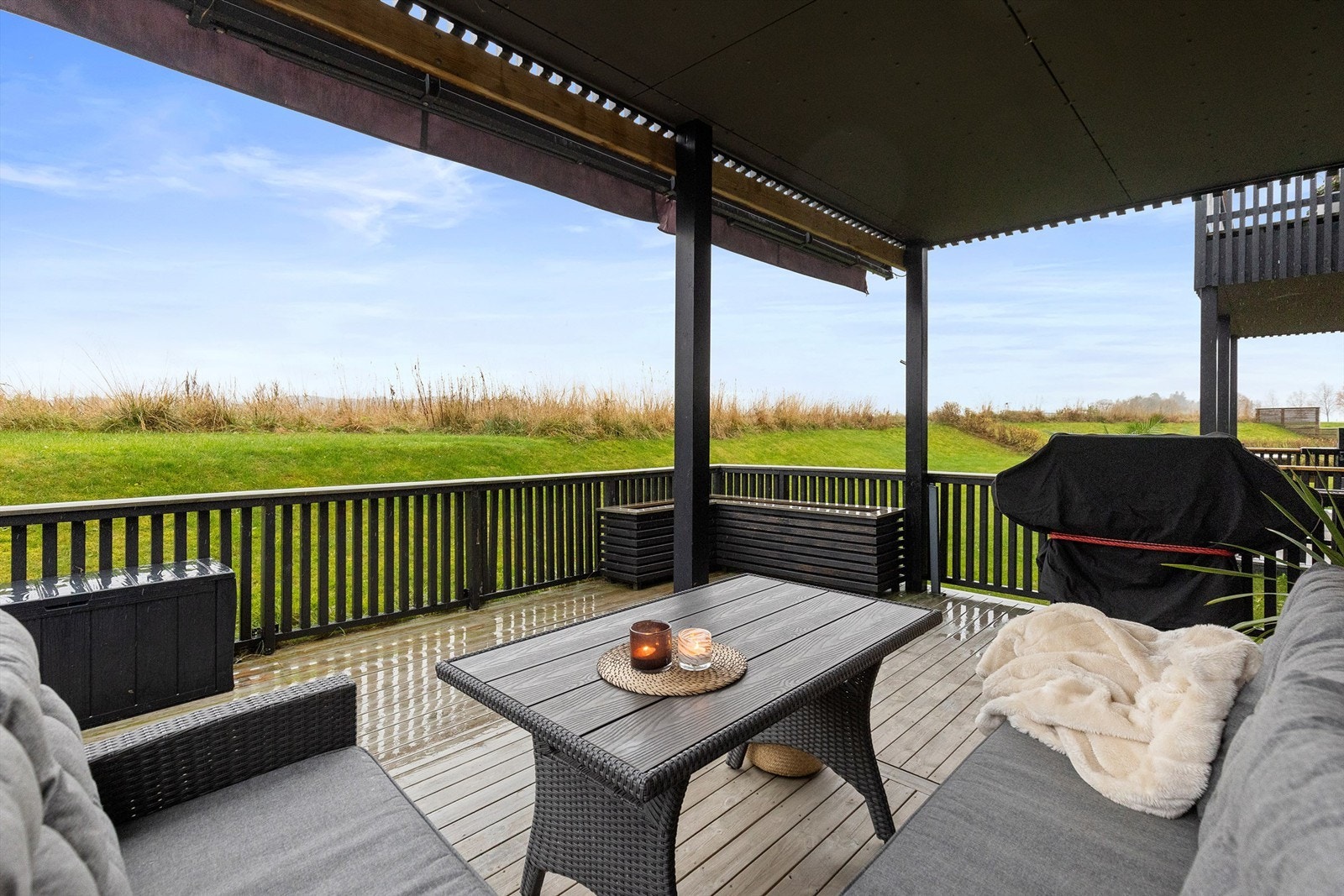 Terrassen vil på sommerstid oppleves som en fin forlengelse av stuen. Galleribilde