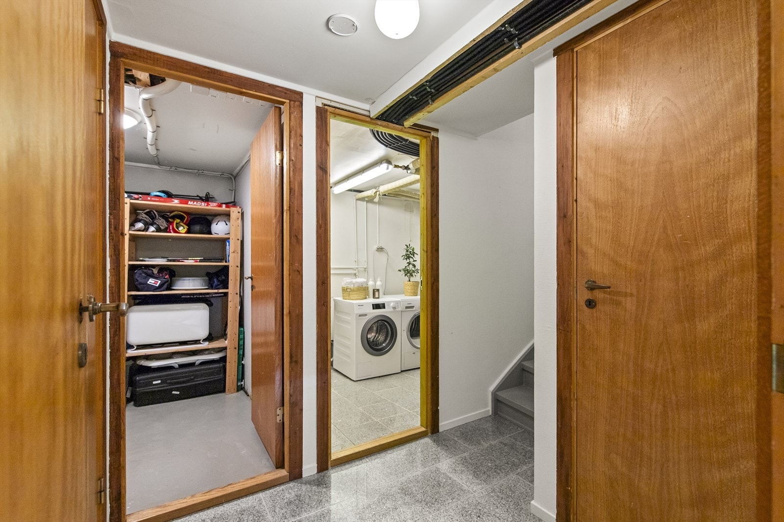 Det er også rikelig med lagringsplass i hele tre boder. Galleribilde