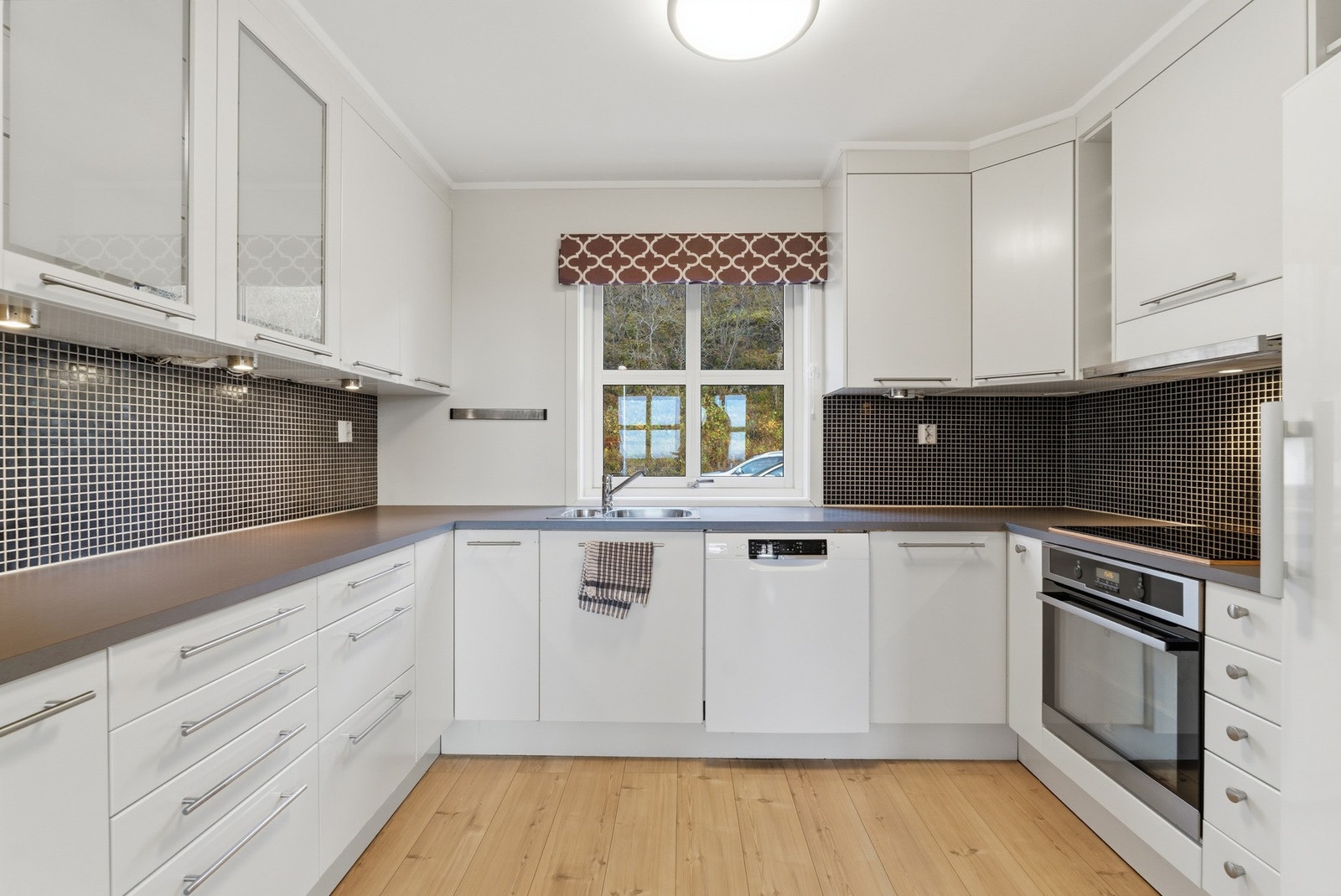 Kjøkkenviftet ble skiftet i 2023 av nåværende eier. Galleribilde