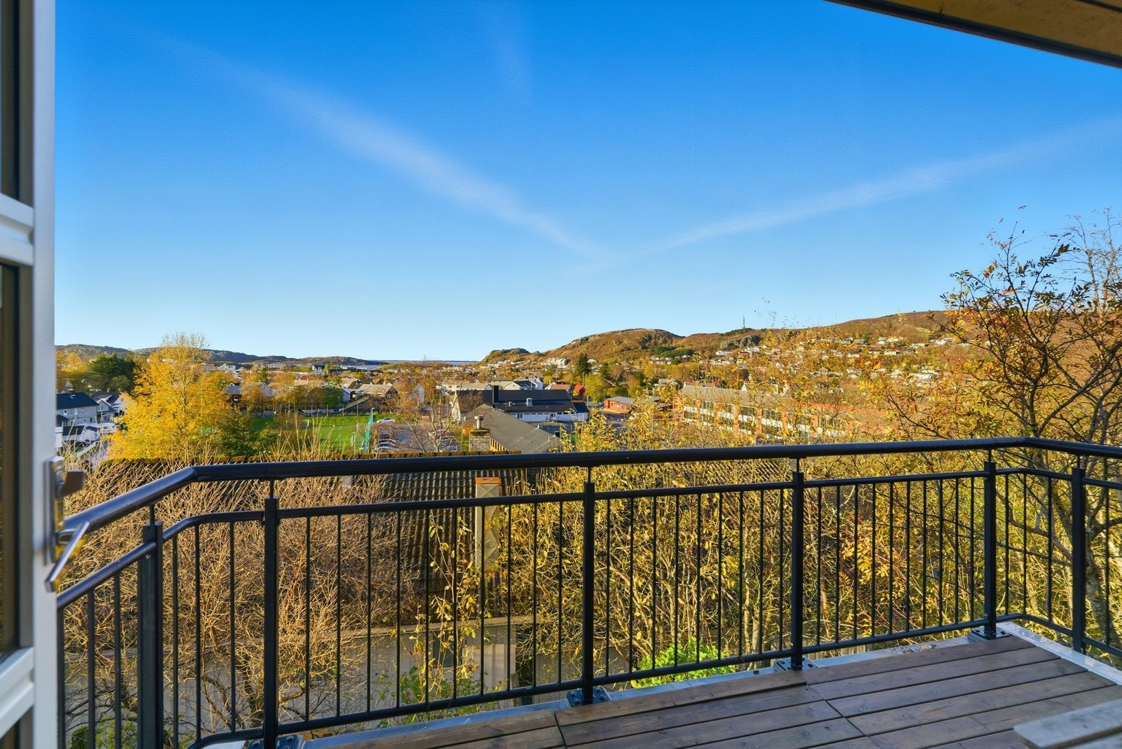 Balkong med utsikt fra sørvest til nordvest Galleribilde