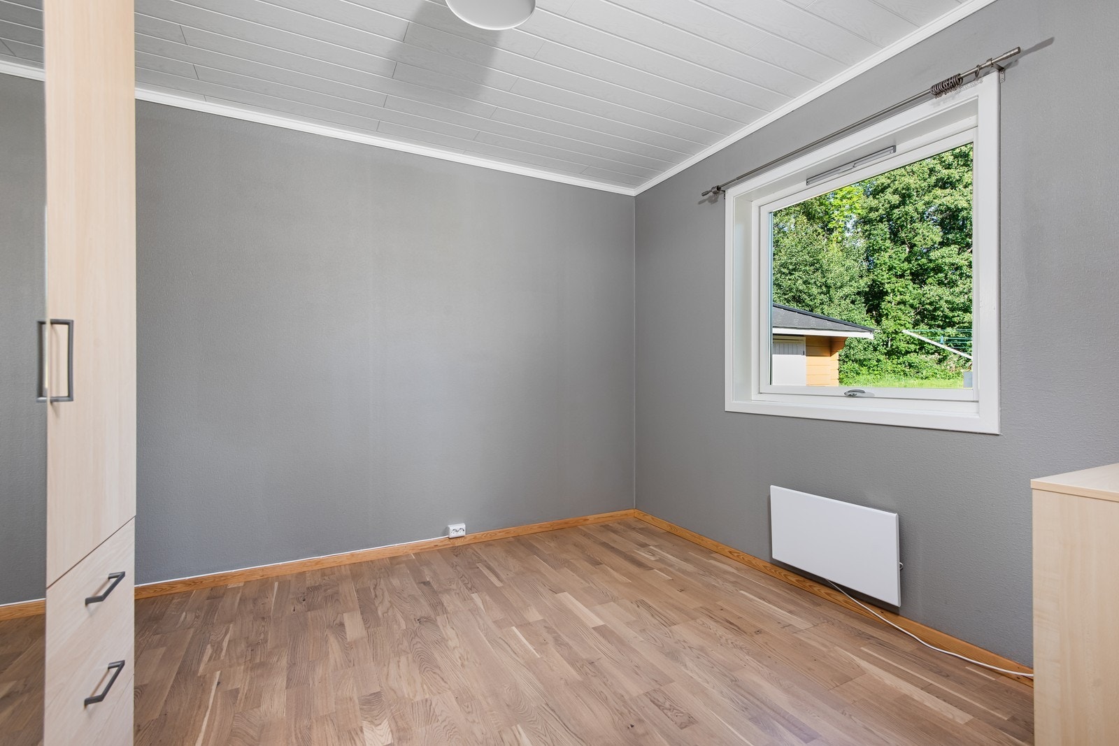 Soverom i 1.etg. med garderobeskap. (Ikke det som er på bildet) Galleribilde