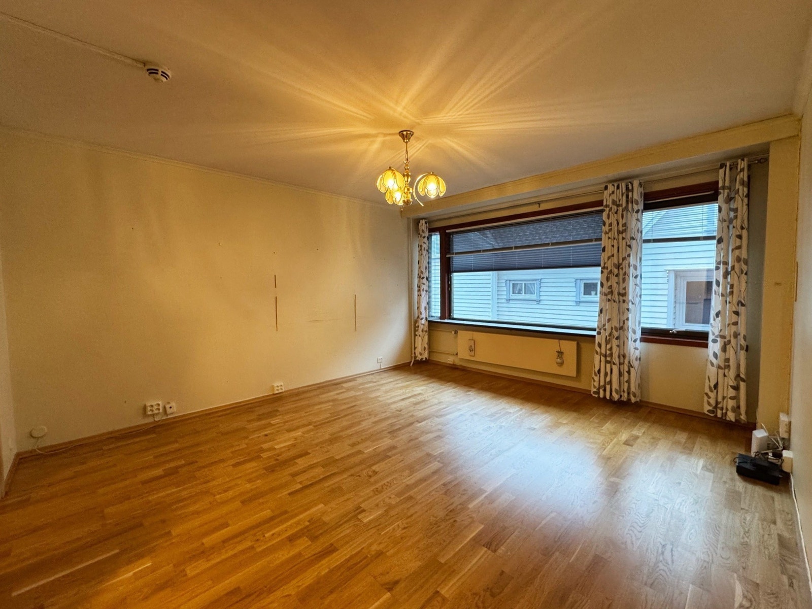 Stue sette fra kjøkken og soverom Galleribilde