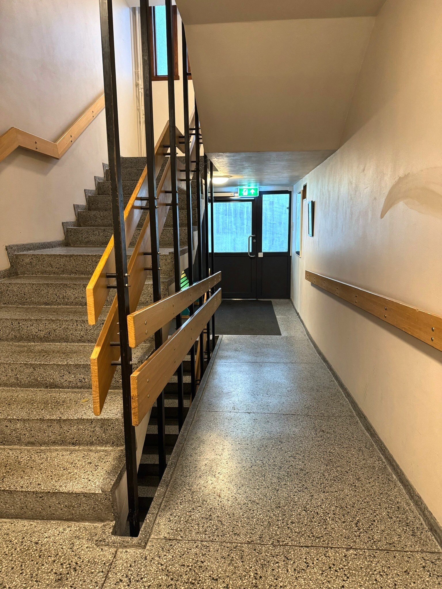 Trappefri adkomst direkte fra borettslagets inngangsdør Galleribilde