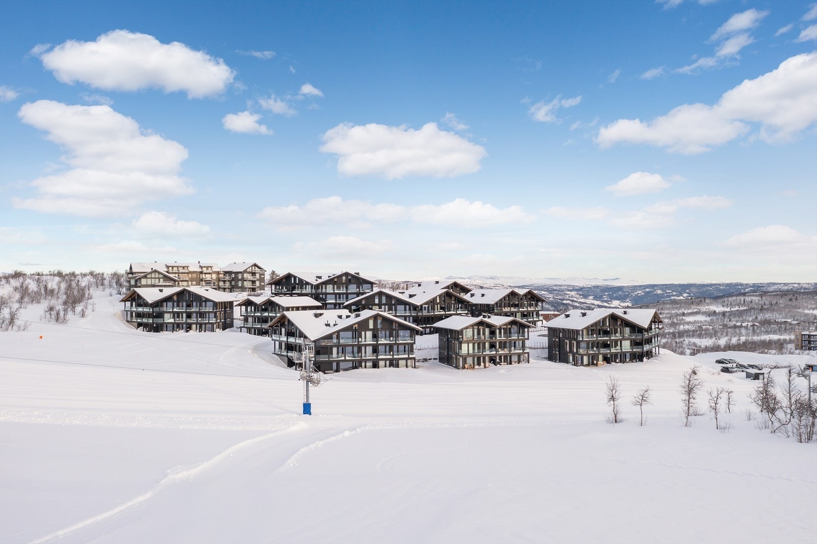 Skibakken går rett nedenfor leiligheten Galleribilde