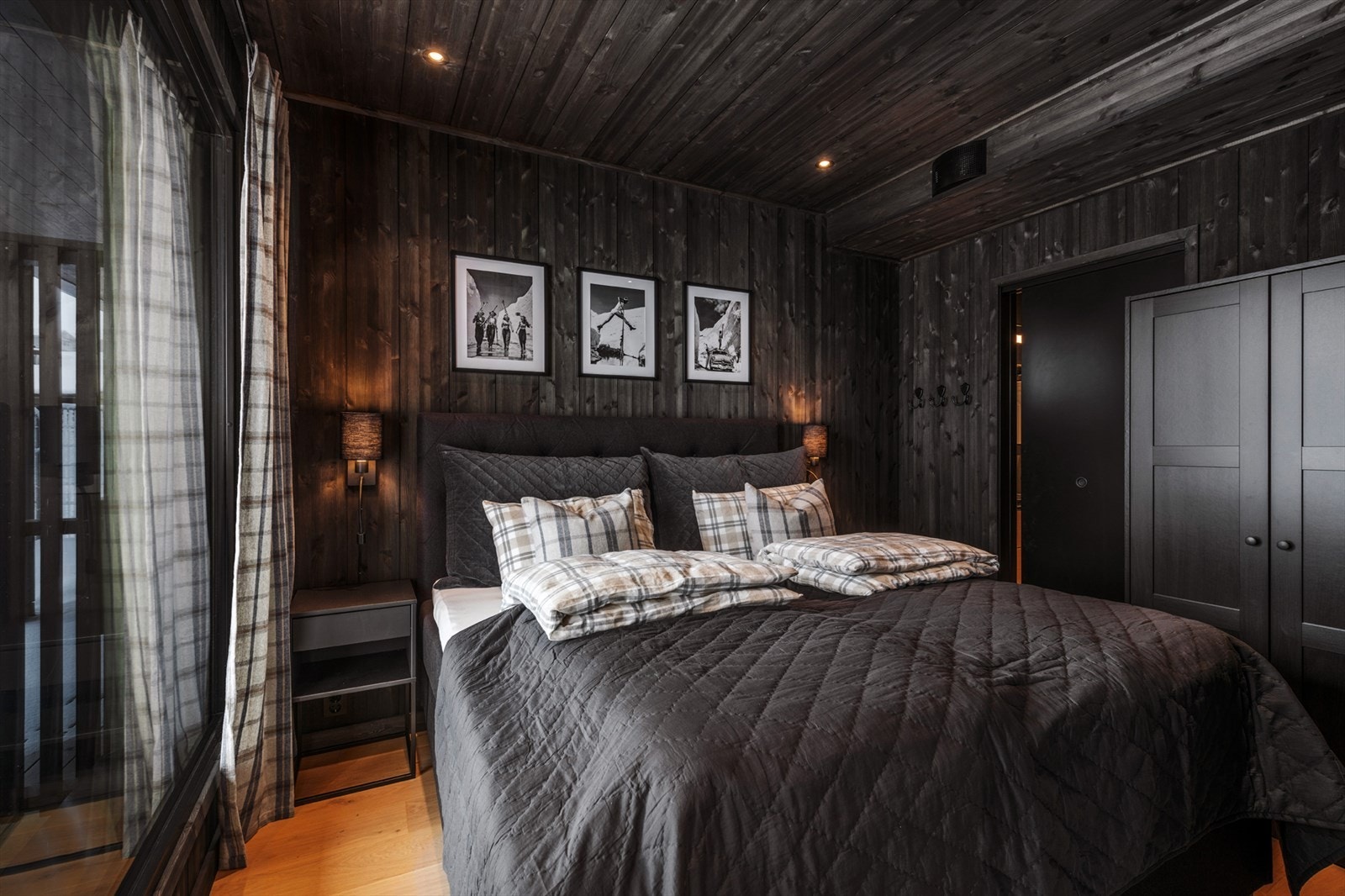 Soverom med direkte inngang til badet. Galleribilde