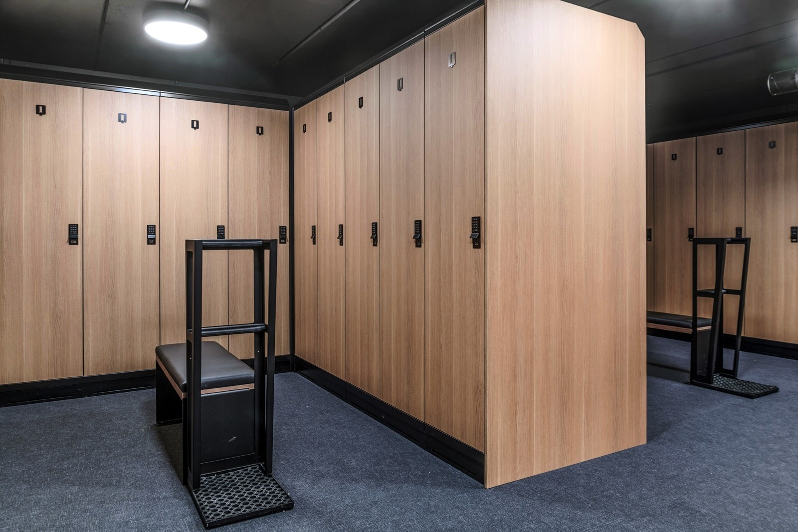 Egen skilocker for 4 par ski med tørkefunksjon i felles smørelounge. Galleribilde