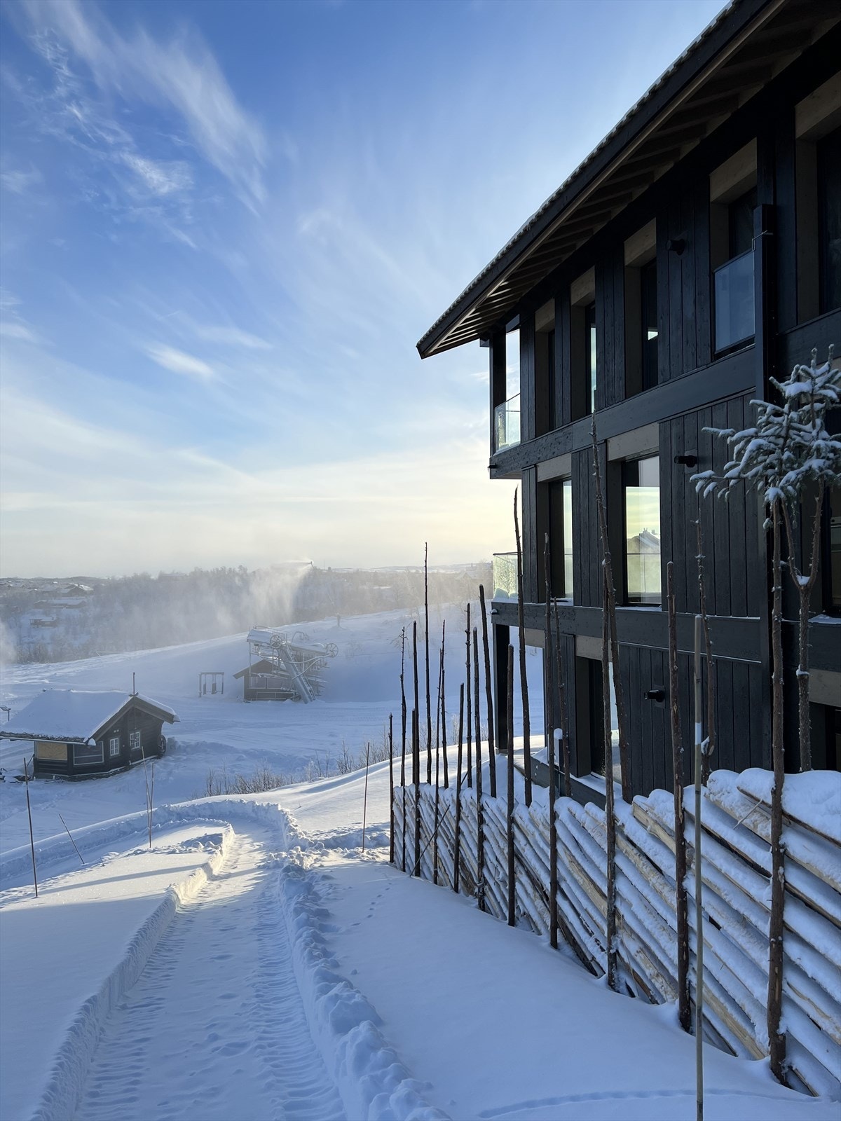 Skiheisen på Kikut starter rett ved sameiet. Meget kort avstand ned til Kikiut Bistro eller Kikut toppen vinbar. Galleribilde