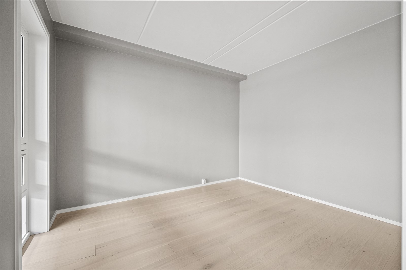 Hovedsoverommet ligger ved siden av stuen Galleribilde