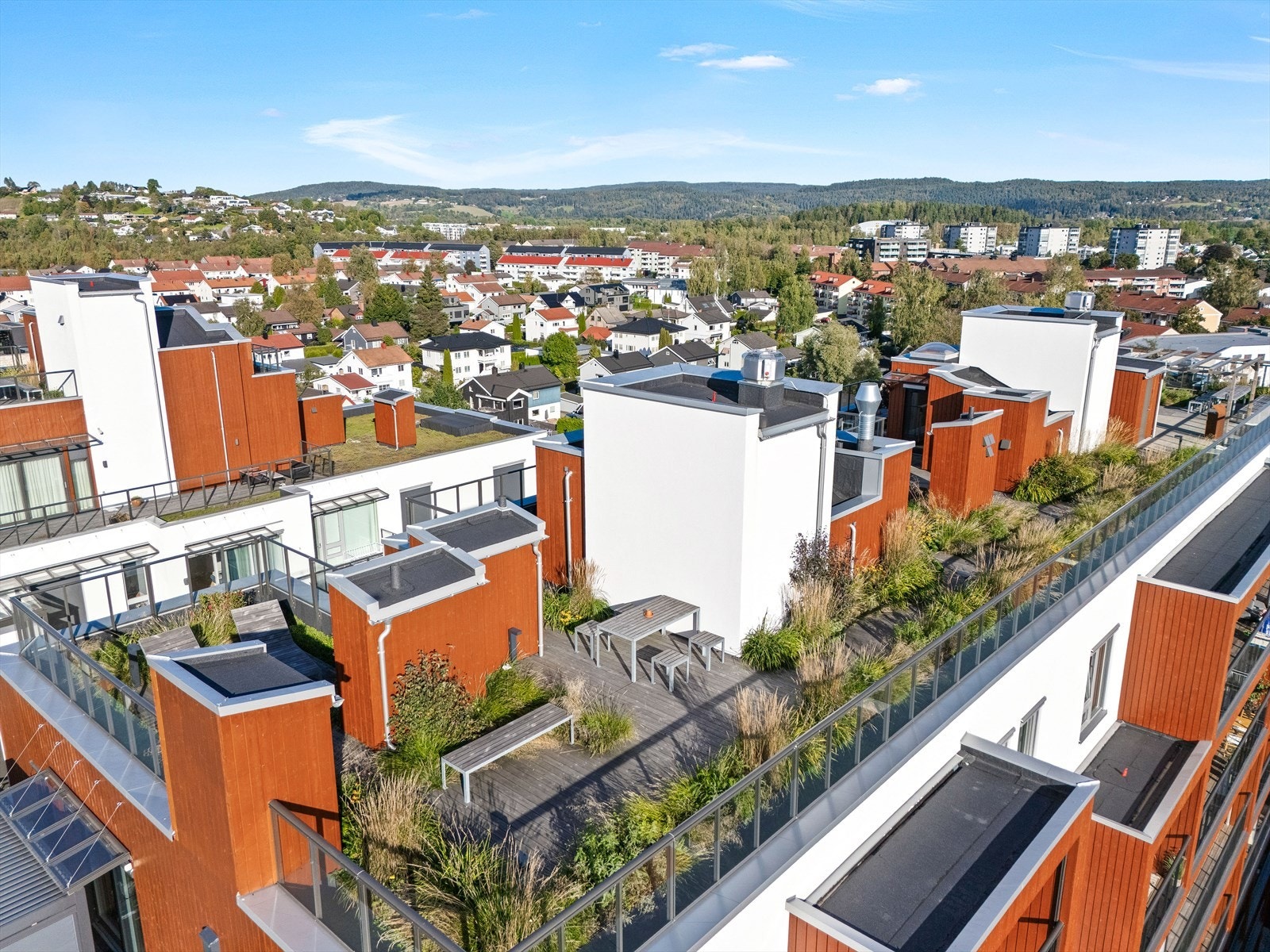 I tillegg til balkong har du tilgang til en stor og solrik felles takterrasse Galleribilde
