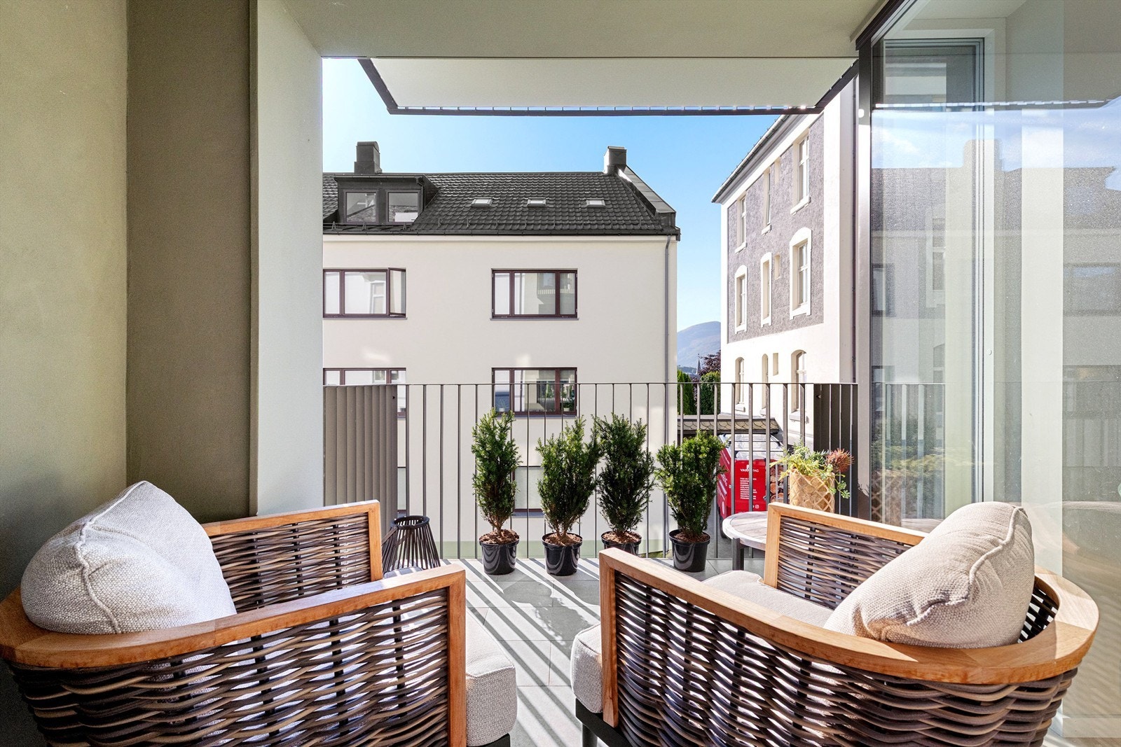 Balkong med utgang fra stue Galleribilde