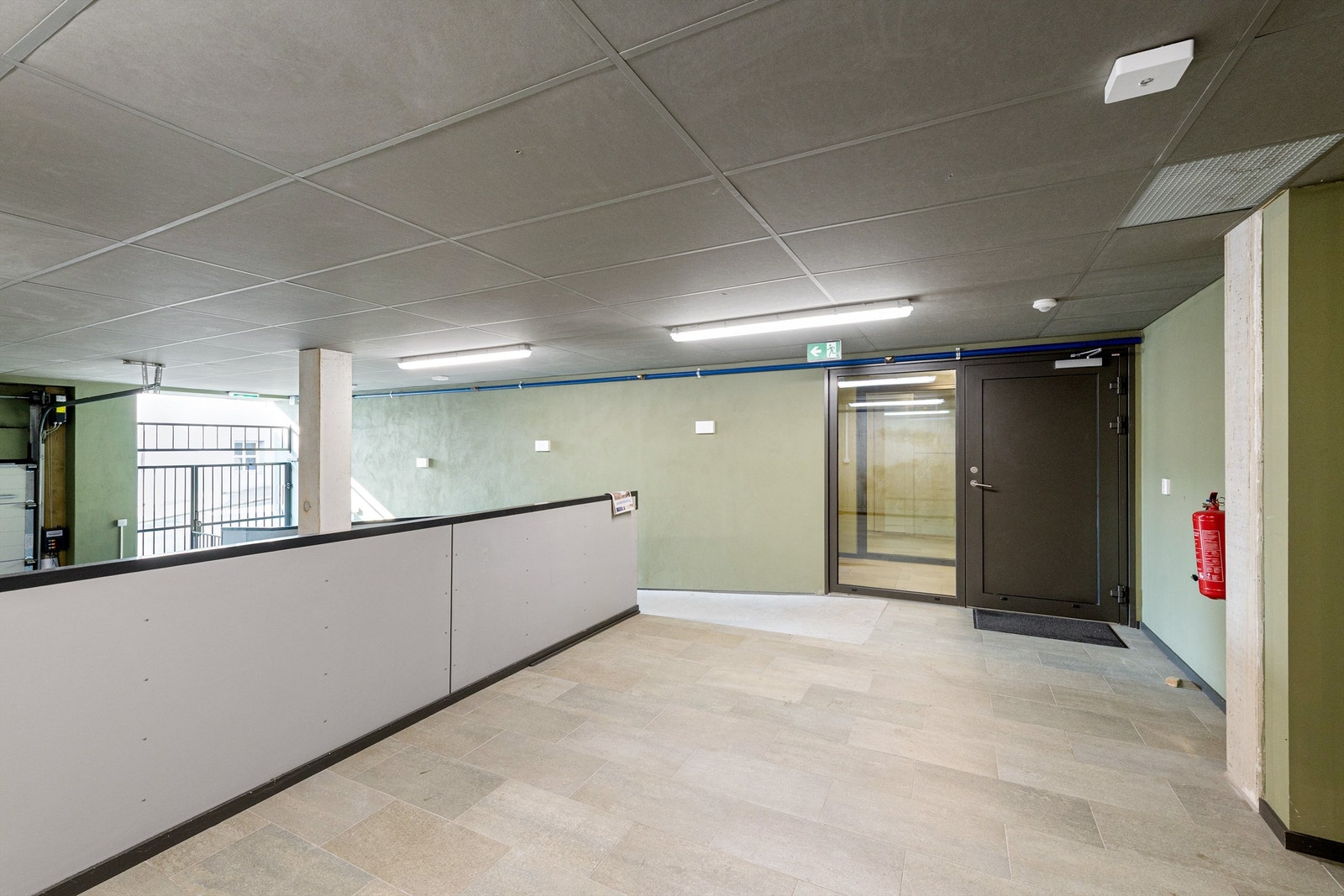 Flott felles inngangsparti og adkomst til leiligheten Galleribilde