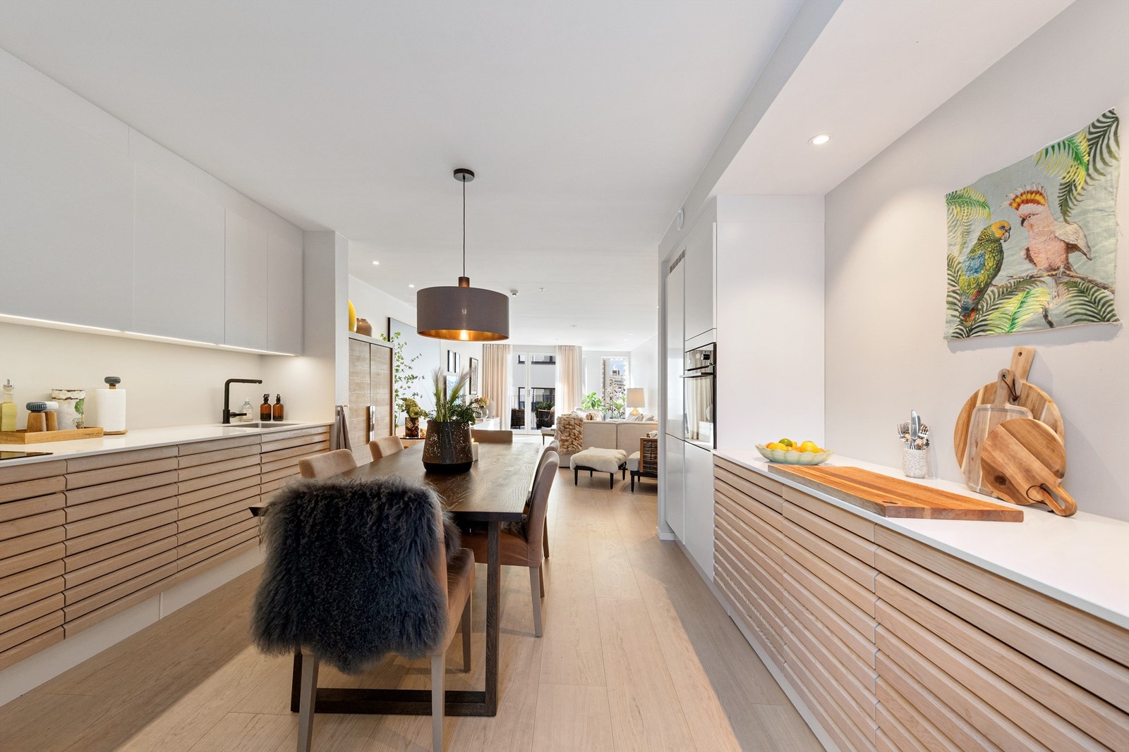 Fra kjøkken/spisestue mot stue Galleribilde