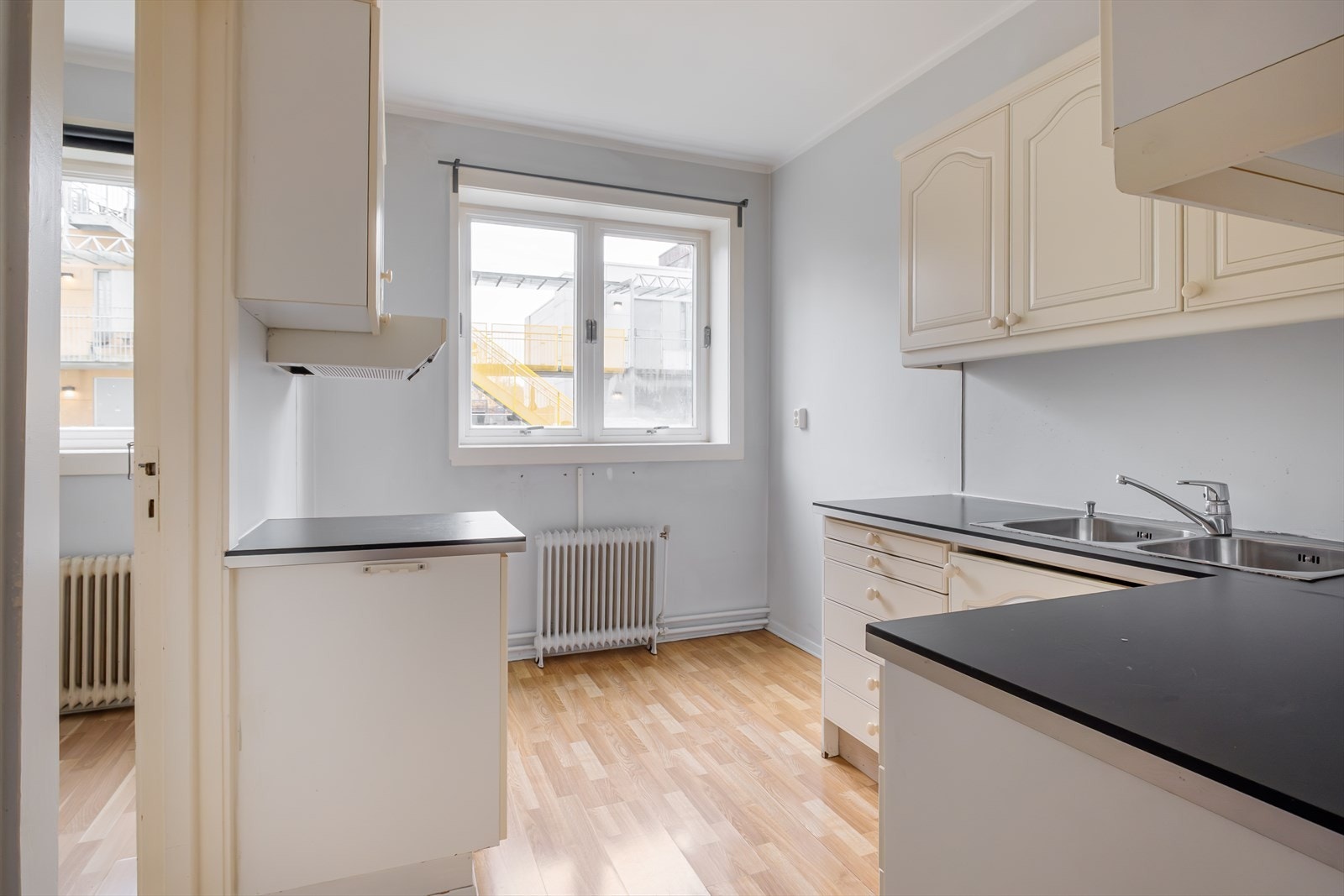 Separat og romslig kjøkken. Galleribilde