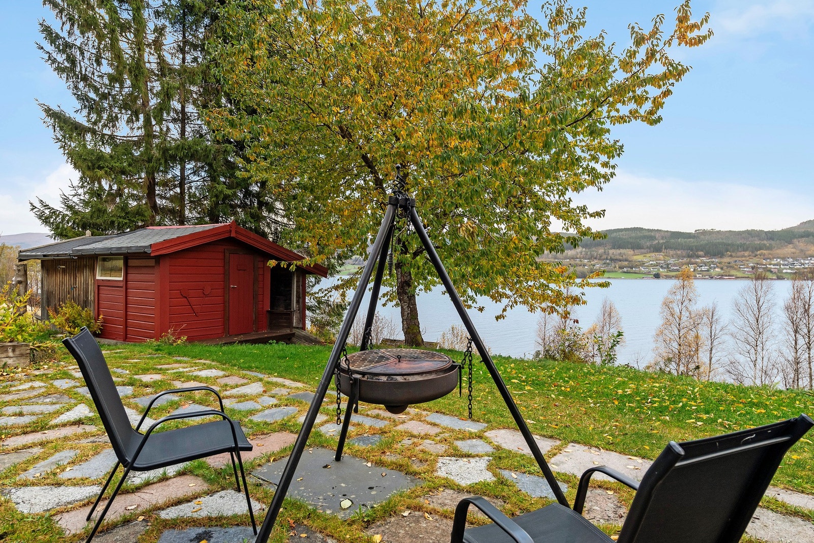 Skjermet uteplass med panoramautsikt Galleribilde