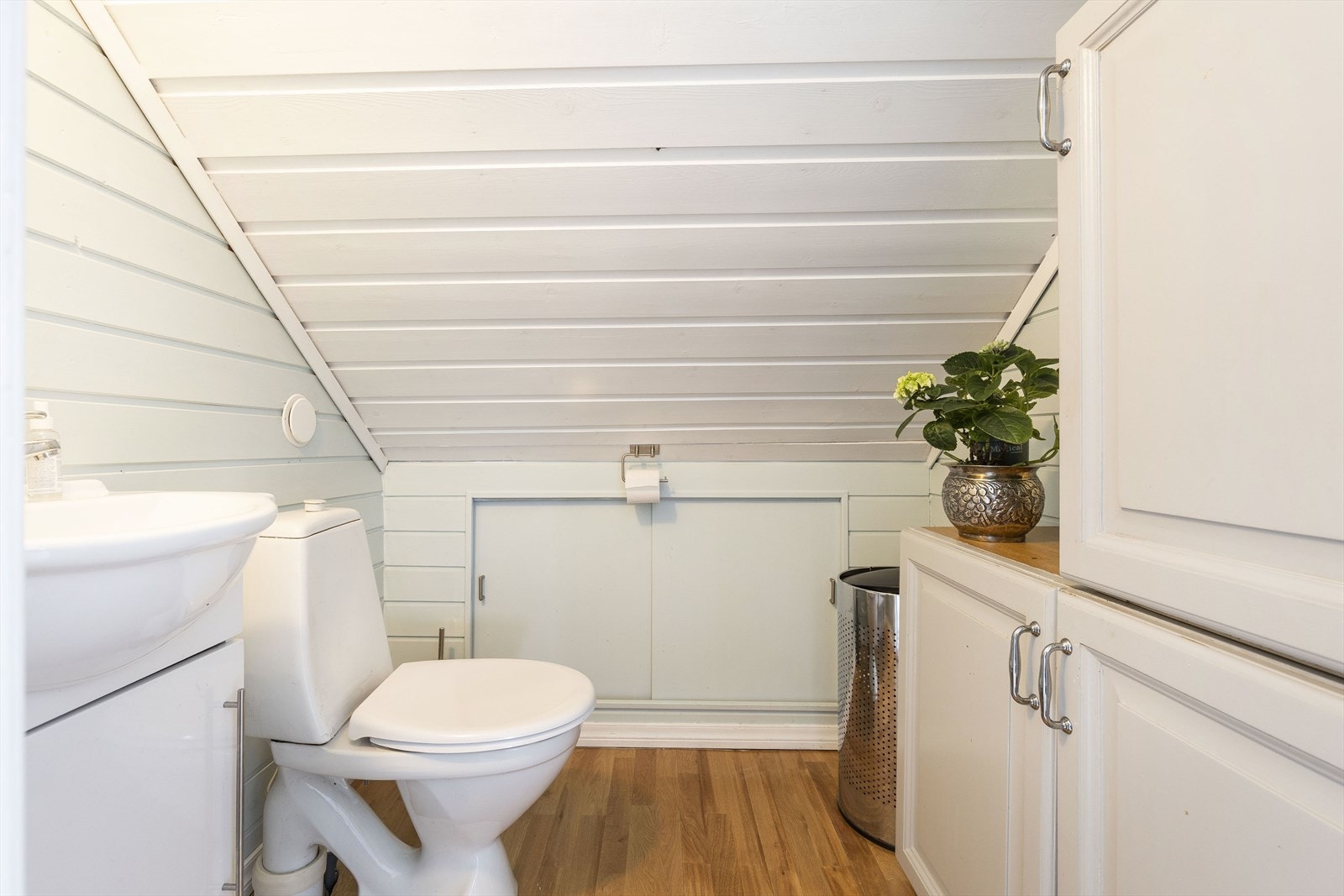 Toalettrom 2 etg. Galleribilde