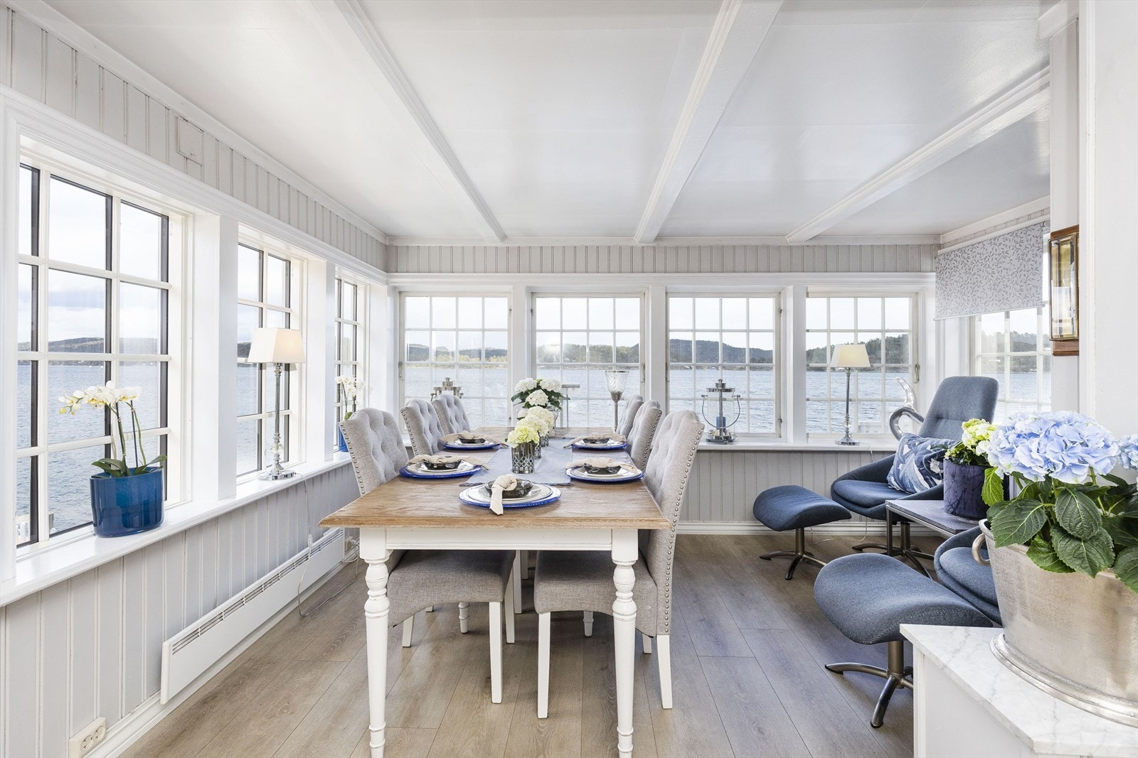 Flott sjøutsikt fra stue/spisestue Galleribilde