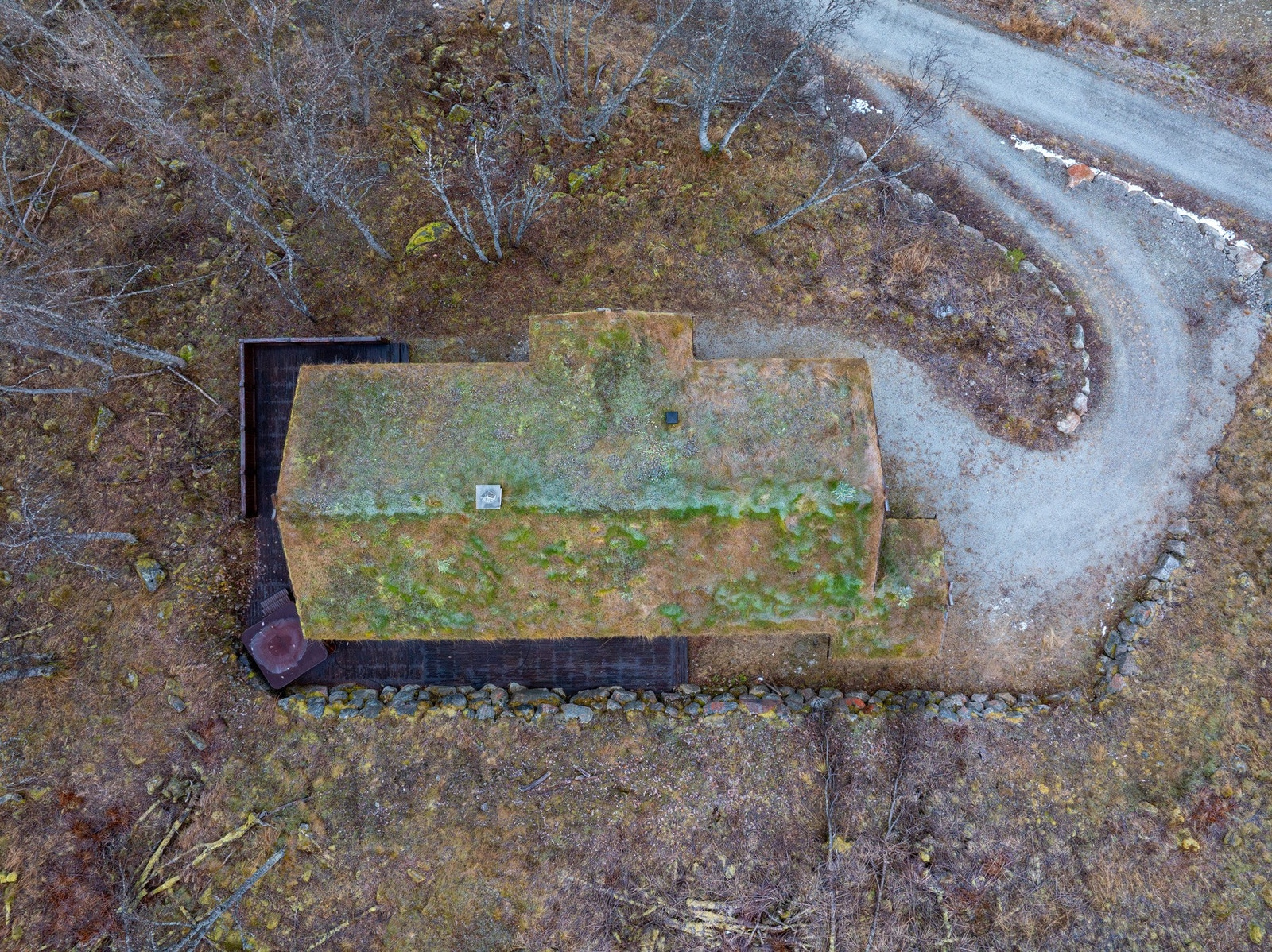 God plass til parkering utenfor hytten Galleribilde