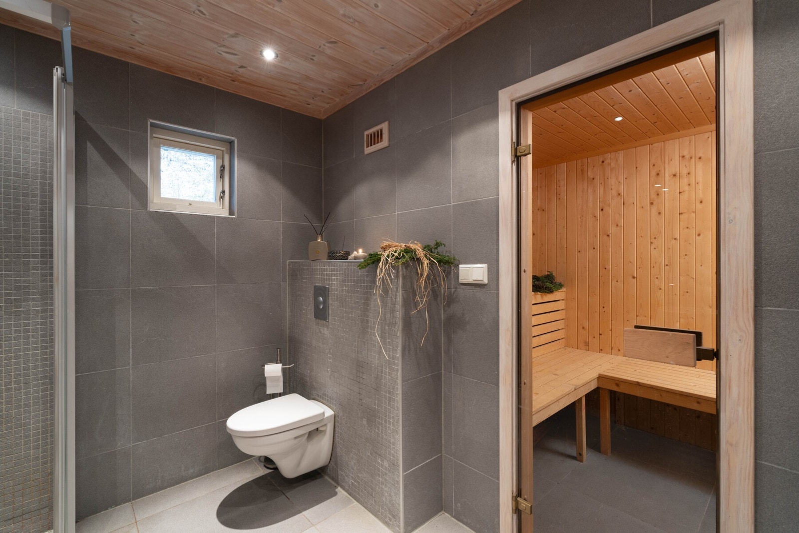 Fra badet har man også en badstue - perfekt etter en dag ute i fjellet Galleribilde