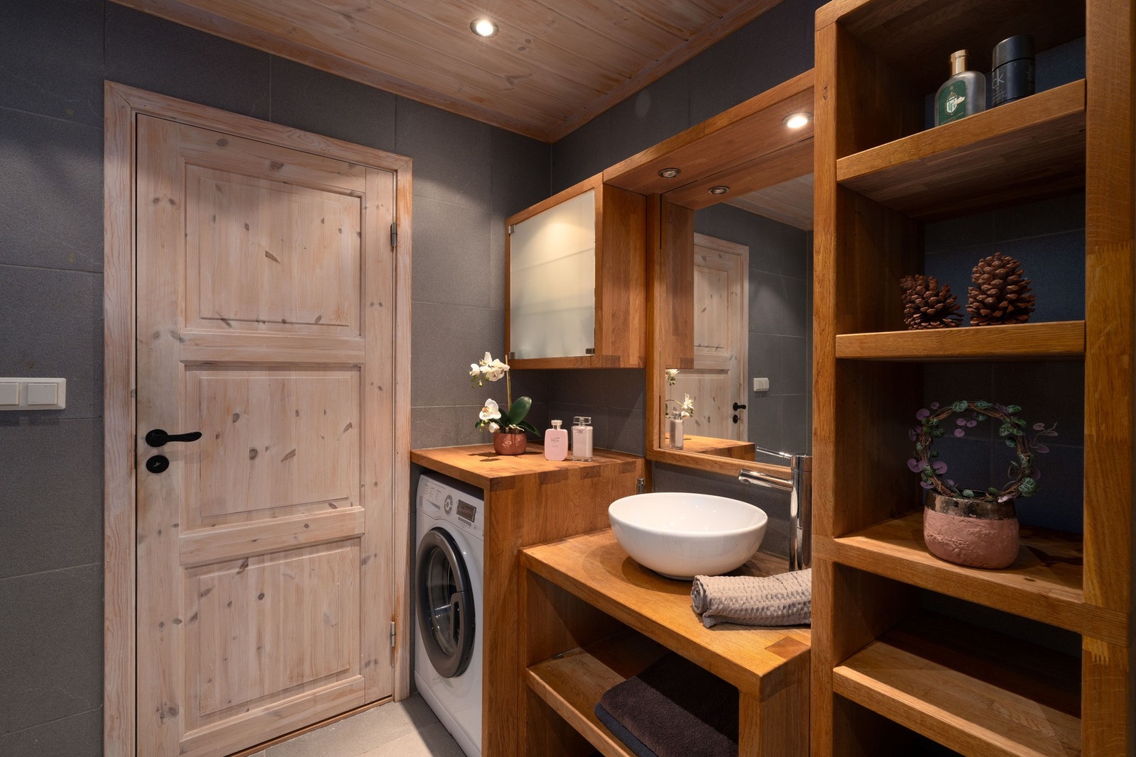 Badet har god skapplass Galleribilde