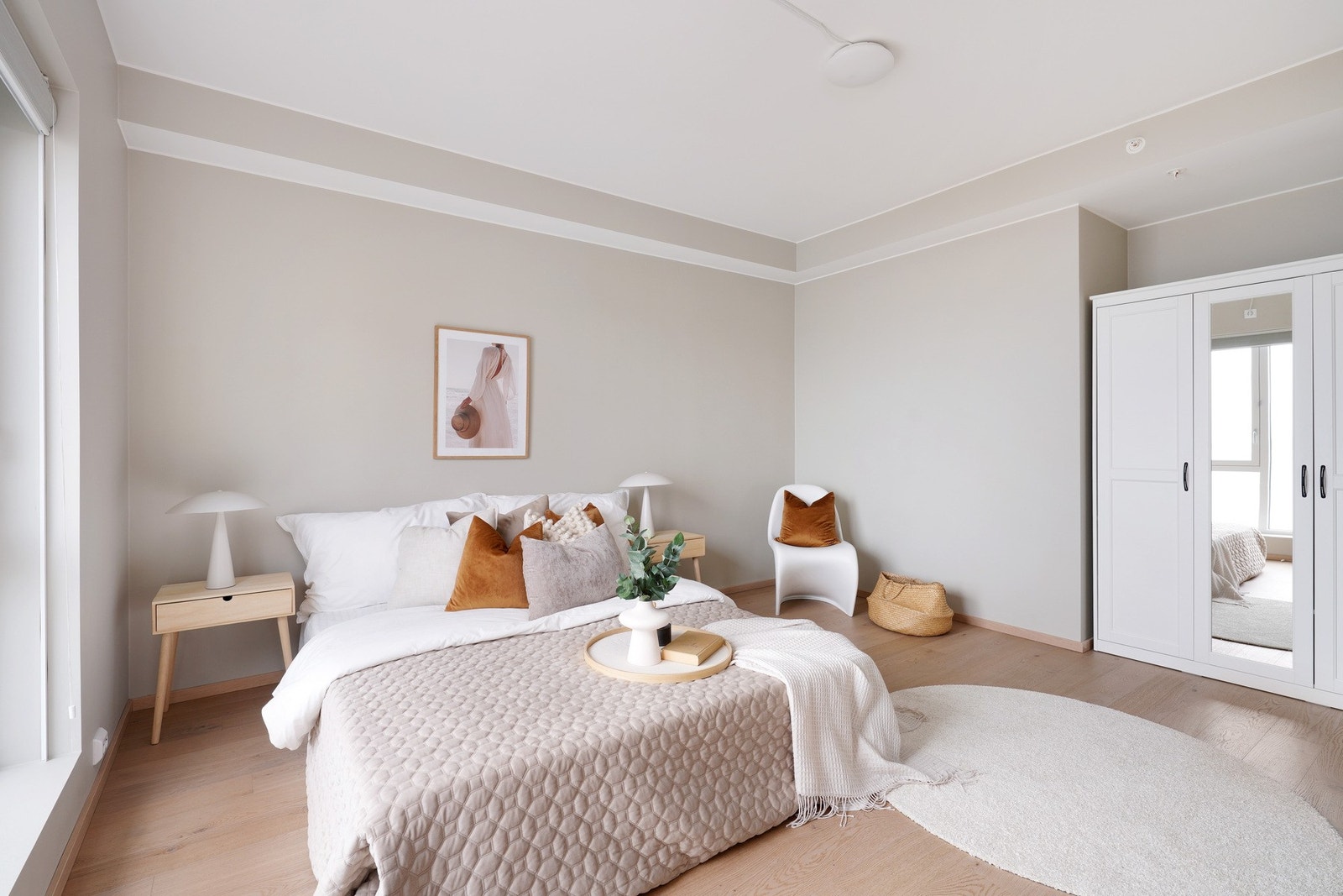 Garderobeskap medfølger Galleribilde