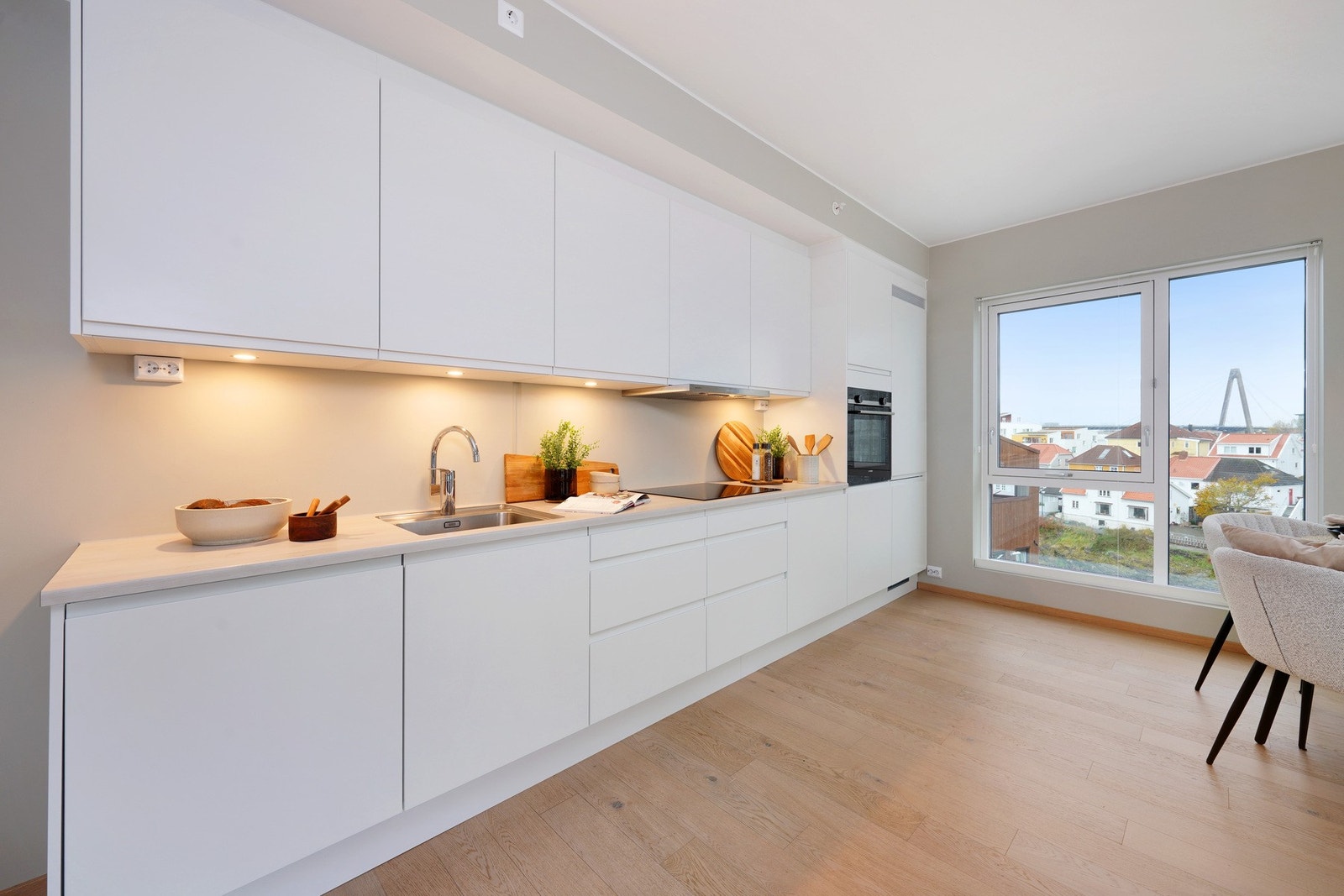 Lekkert kjøkken fra Sigdal med alle hvitevarer integrerte. Galleribilde