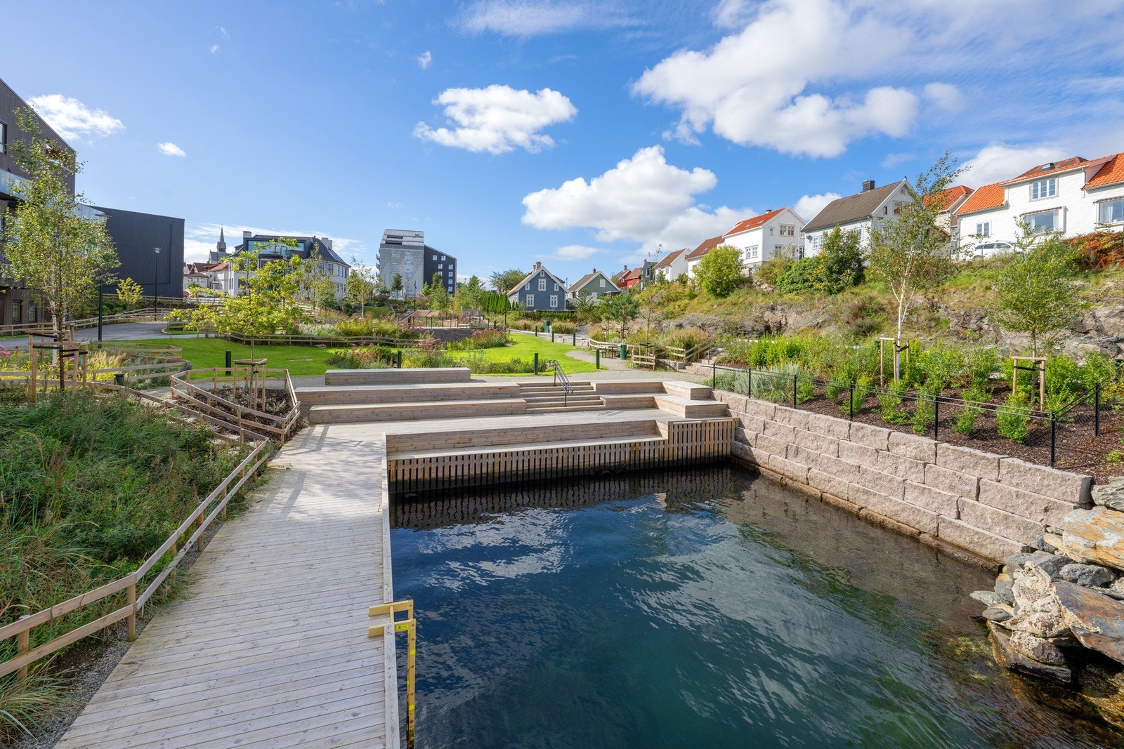 Her er det bare å ta på seg badetøyet i leiligheten og spasere rett ut. Galleribilde