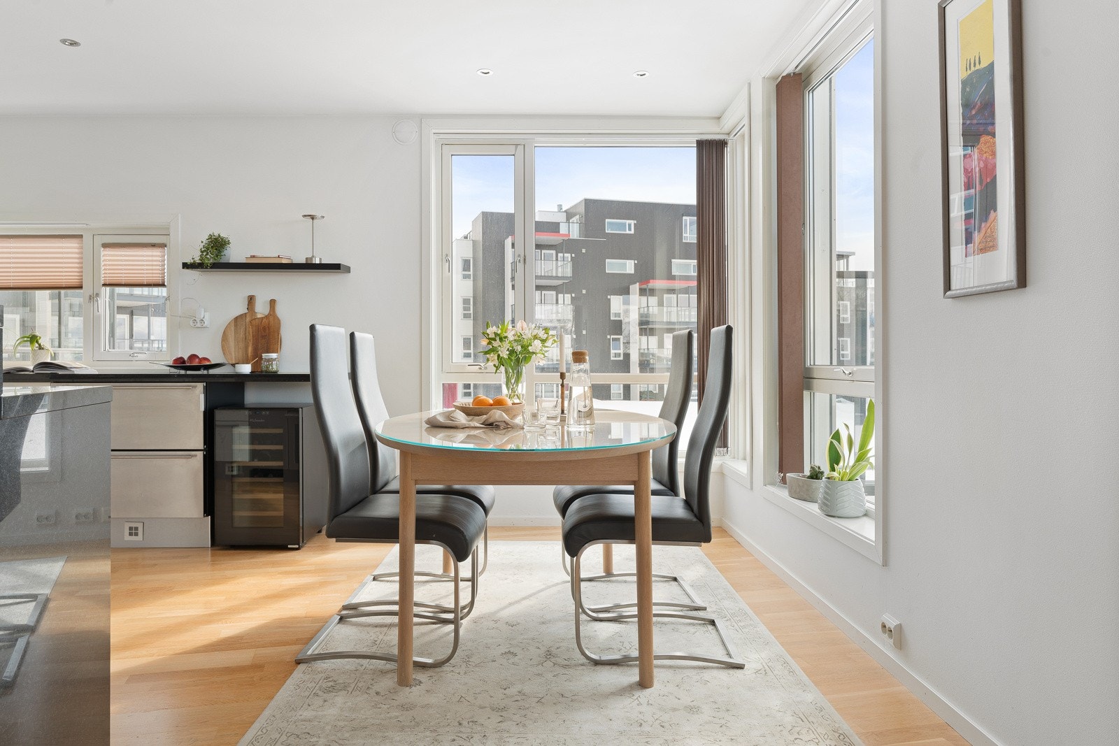 Her kan du nyte måltider med utsikt til de flotte omgivelsene! Galleribilde