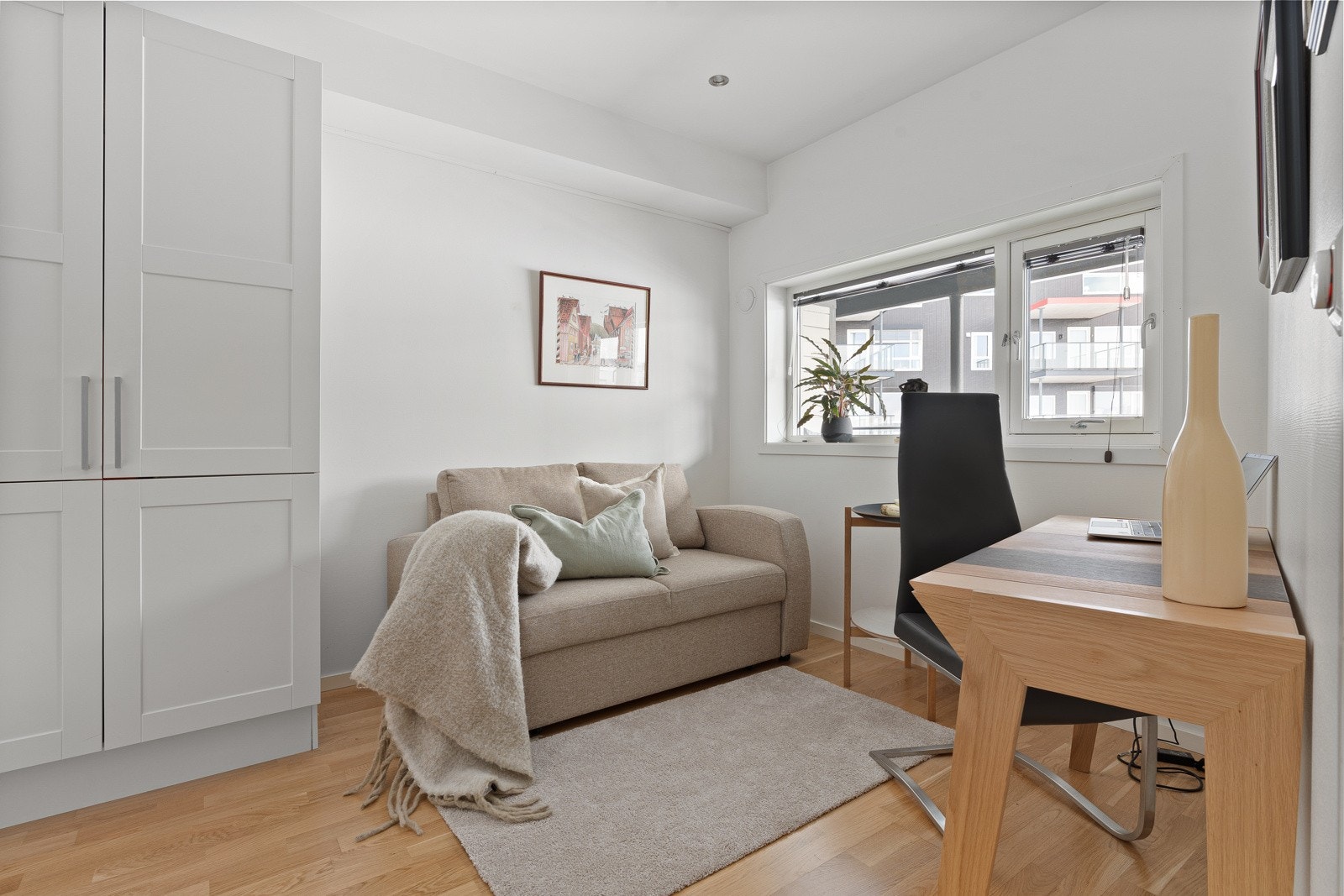 Et fleksibelt soverom som kan brukes til både kontor eller gjesterom. Galleribilde