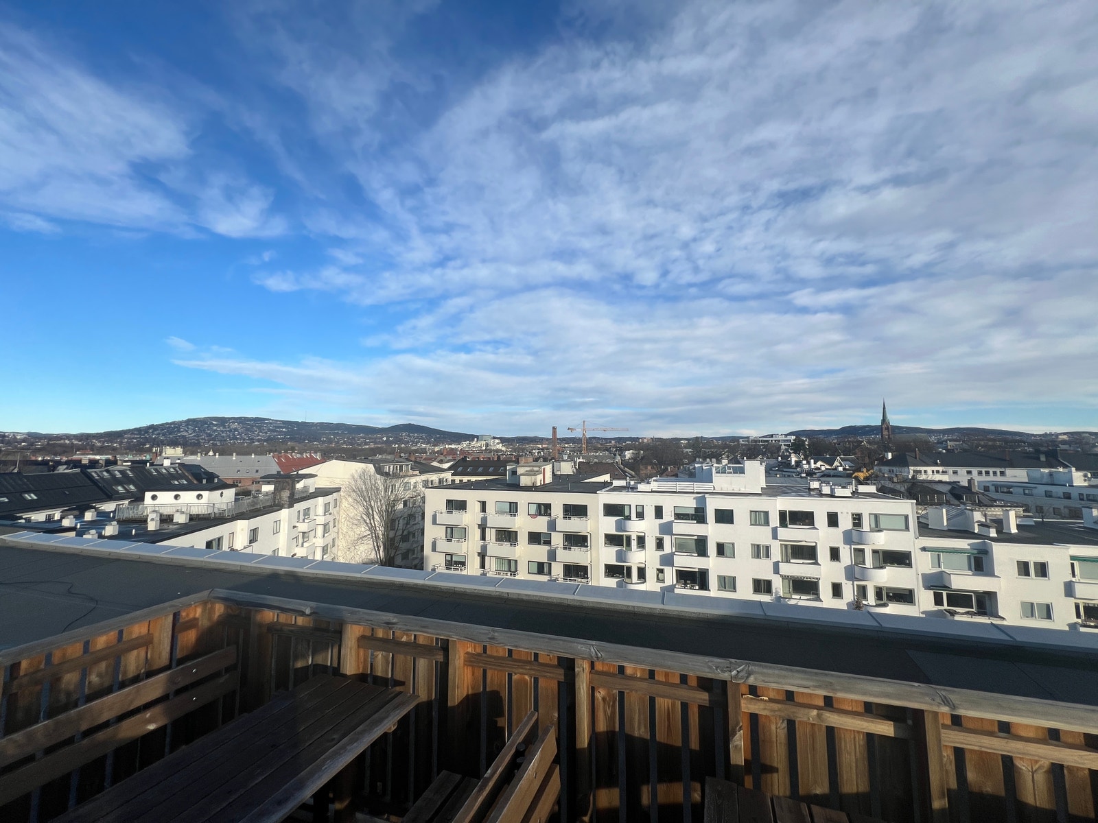 Stor felles takterrasse med fantastisk utsikt og solforhold Galleribilde