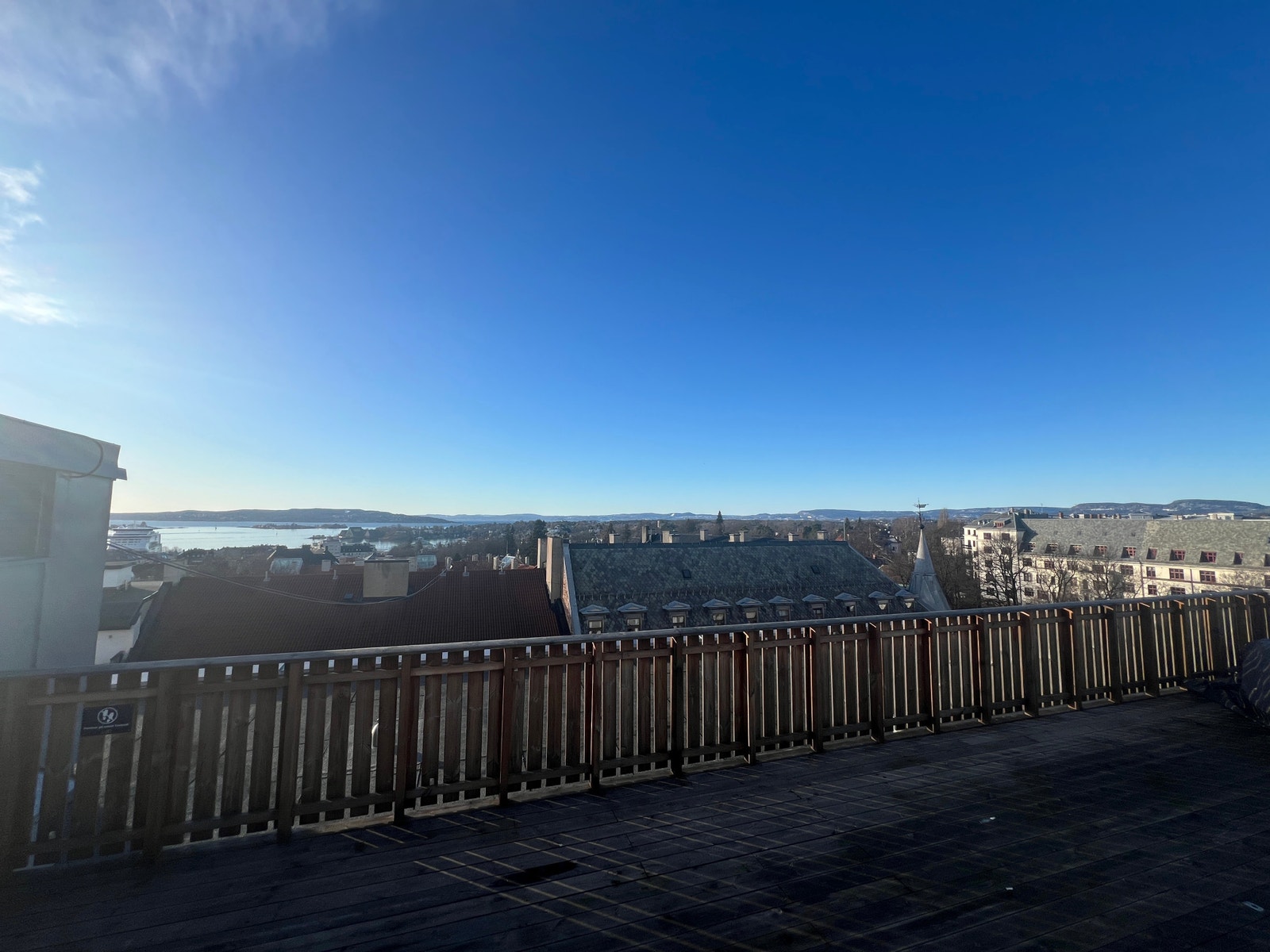 Stor felles takterrasse med fantastisk utsikt og solforhold Galleribilde