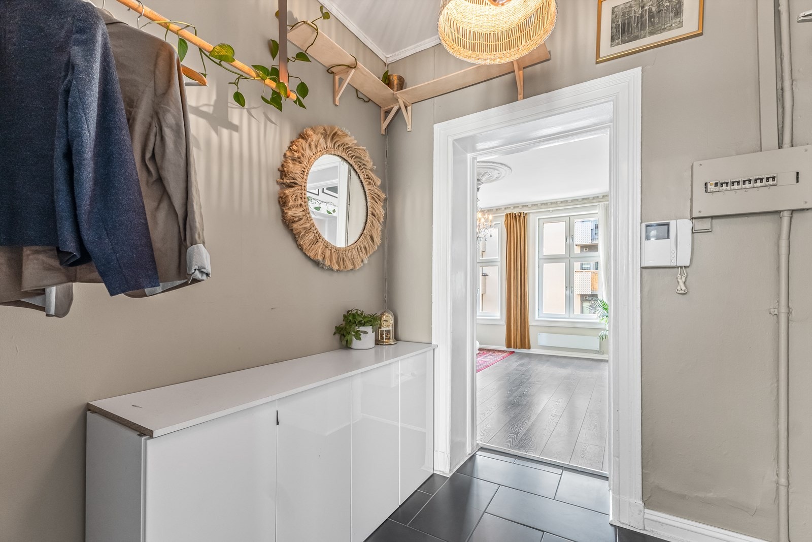 God plass til oppheng til yttertøy. Galleribilde