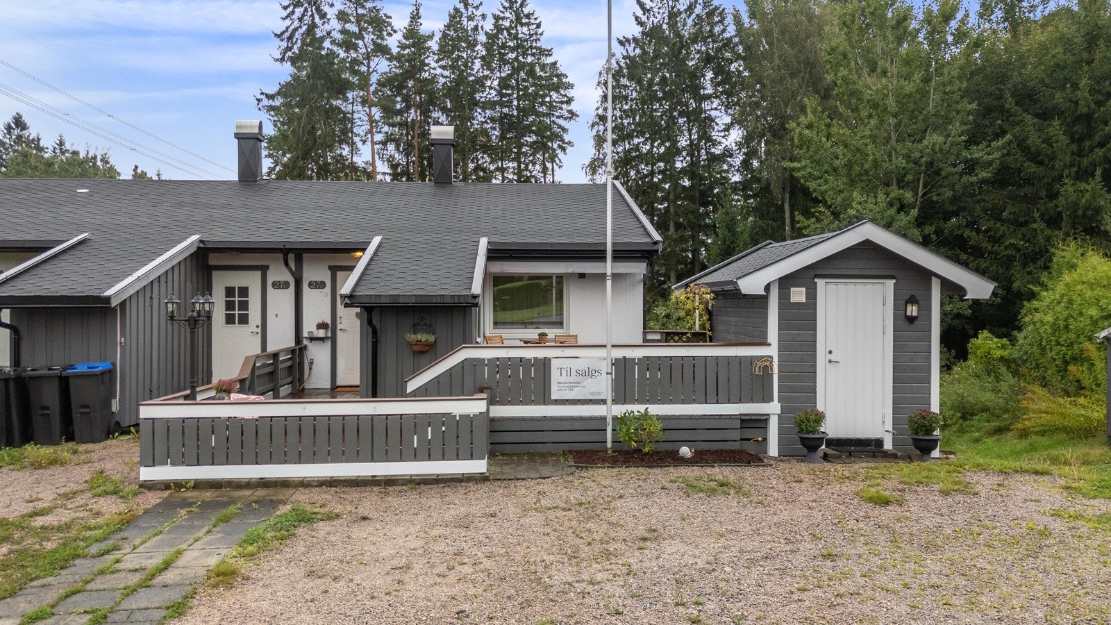 Parkeringsplass rett utenfor. En utebod medfølger Galleribilde