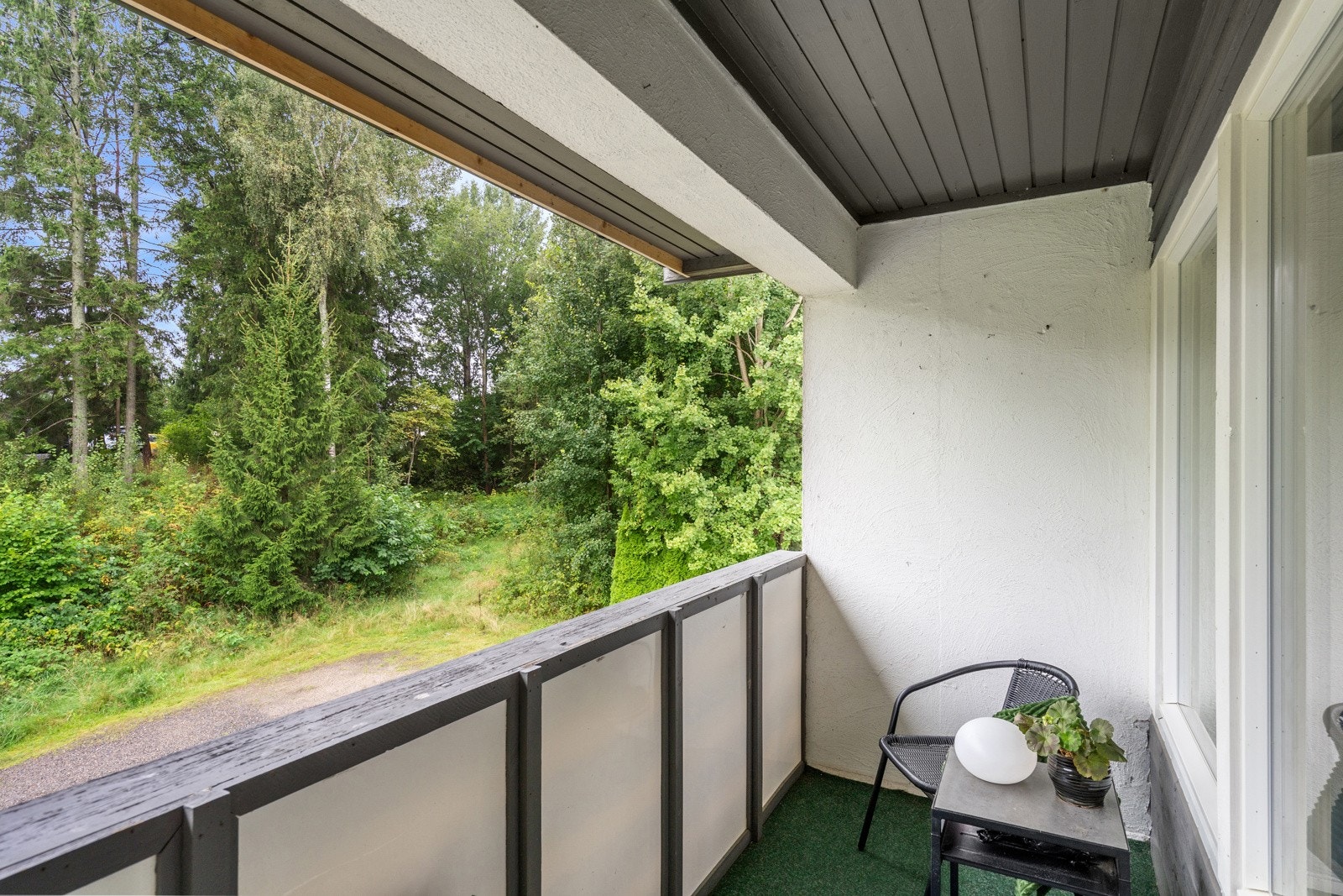 Balkong med utsikt mot friområder Galleribilde